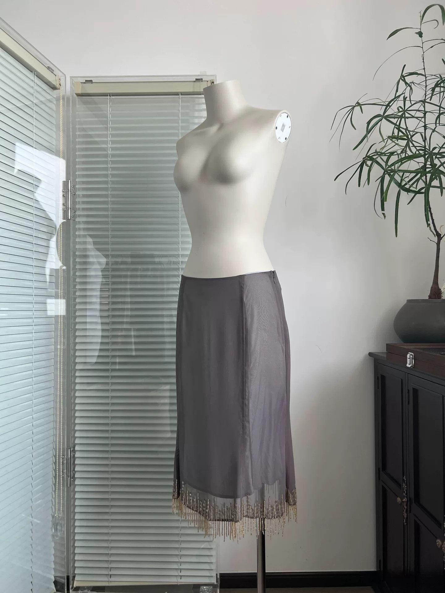 Grace in LA GRACECONTINENTAL Beaded Party Skirt Size 28" / US 6 / IT 42 - 6 Thumbnail