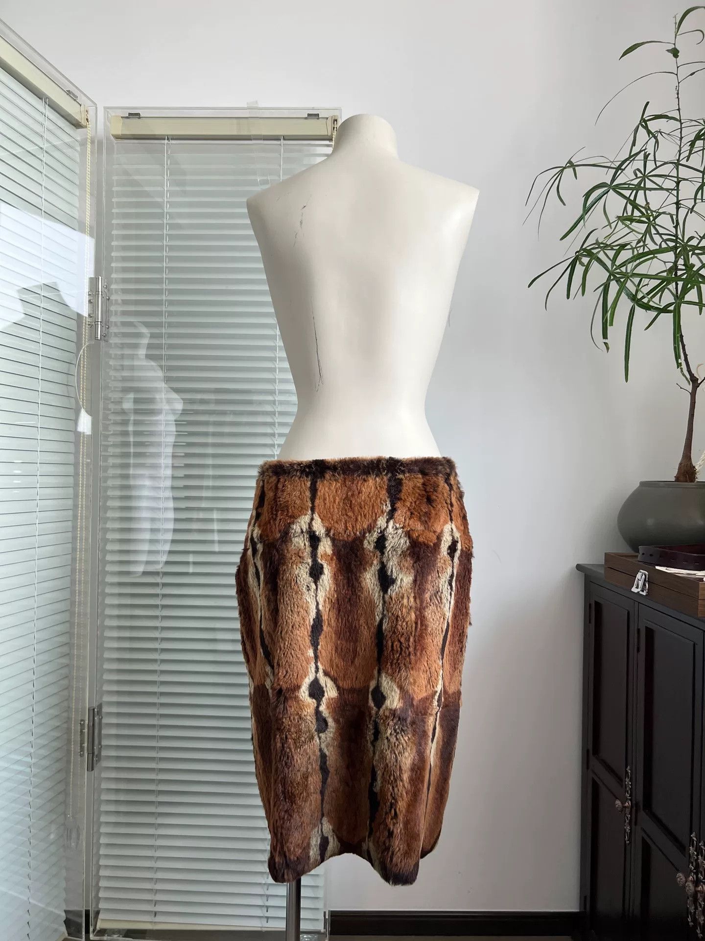 MAX&Co. MAX&CO Vintage Rex Rabbit Fur Y2K Skirt Size 42" / US 20 - 5 Thumbnail