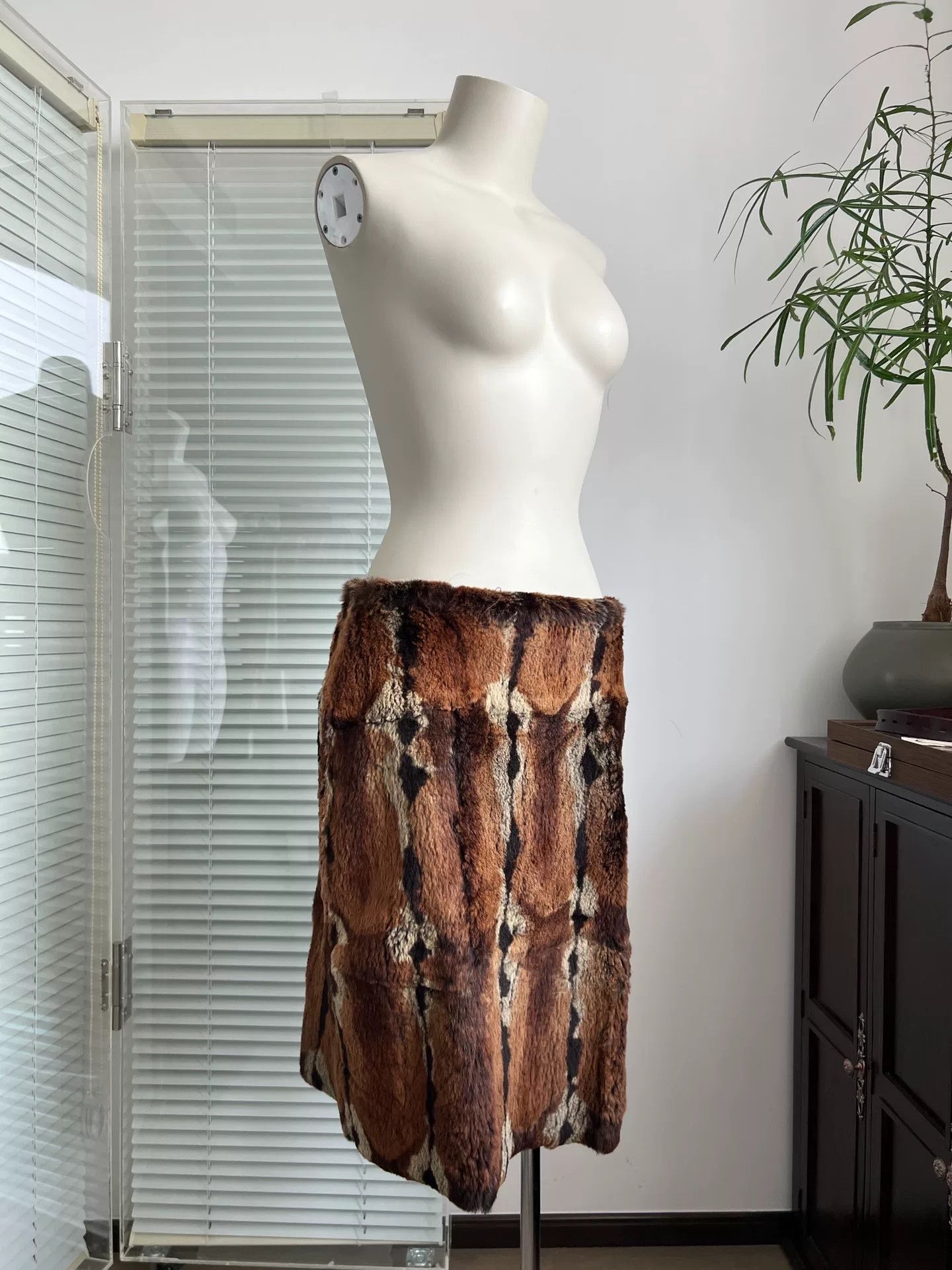 MAX&Co. MAX&CO Vintage Rex Rabbit Fur Y2K Skirt Size 42" / US 20 - 3 Thumbnail