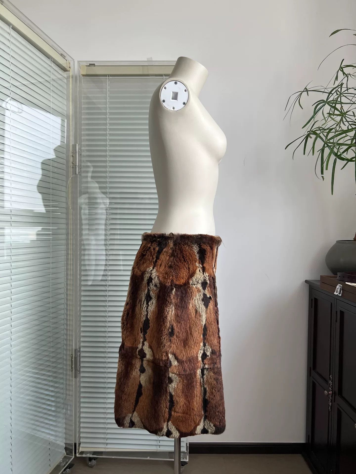MAX&Co. MAX&CO Vintage Rex Rabbit Fur Y2K Skirt Size 42" / US 20 - 4 Thumbnail