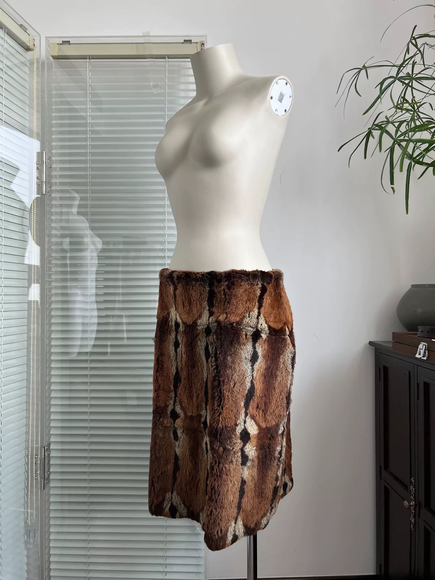 MAX&Co. MAX&CO Vintage Rex Rabbit Fur Y2K Skirt Size 42" / US 20 - 2 Thumbnail