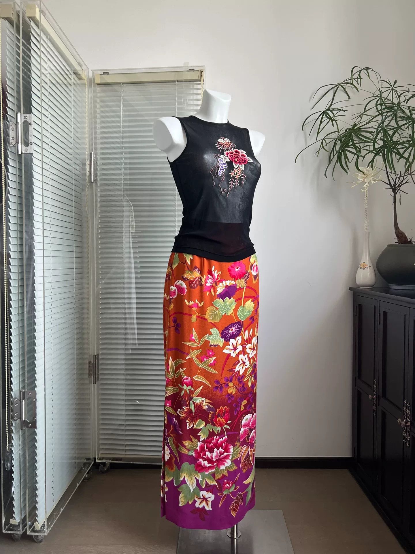 Vivienne Tam Vivienne Tam Floral Embroidered Mesh Tank Size XS / US 0-2 / IT 36-38 - 2 Thumbnail