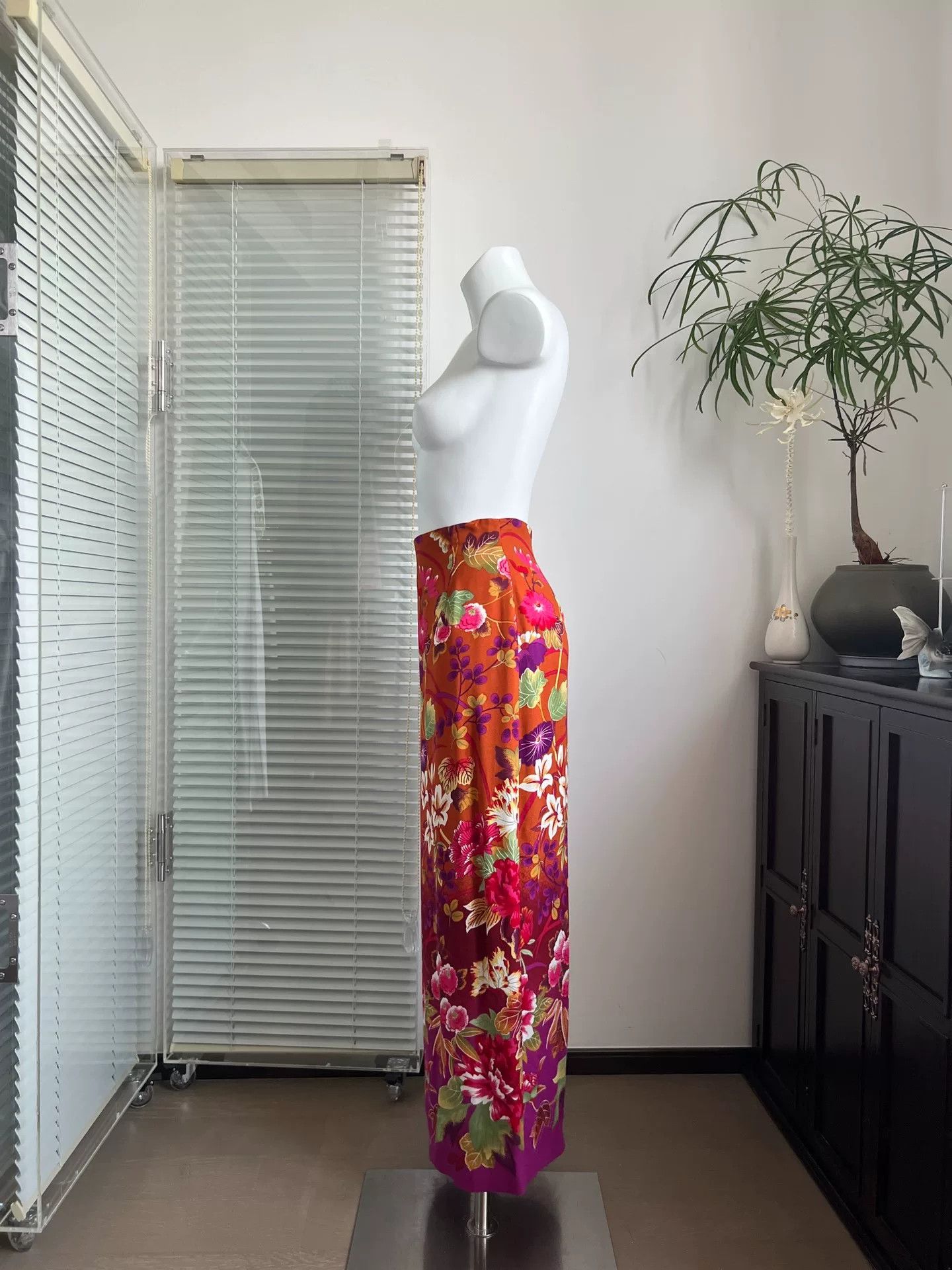 Kenzo KENZO Vibrant Floral Gradient Straight Midi Skirt Size 38" / US 16 / IT 52 - 4 Thumbnail