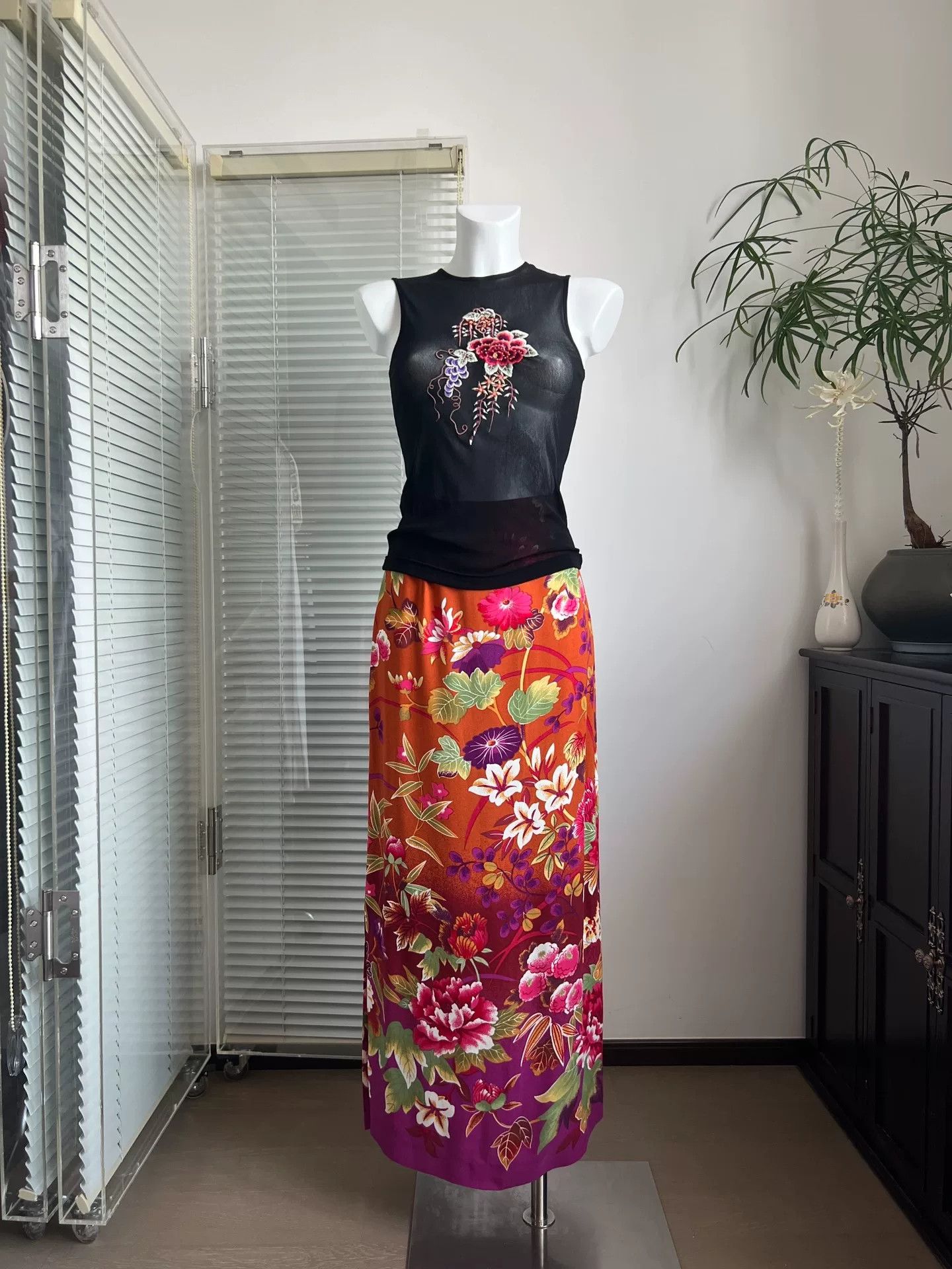 Kenzo KENZO Vibrant Floral Gradient Straight Midi Skirt Size 38" / US 16 / IT 52 - 2 Thumbnail
