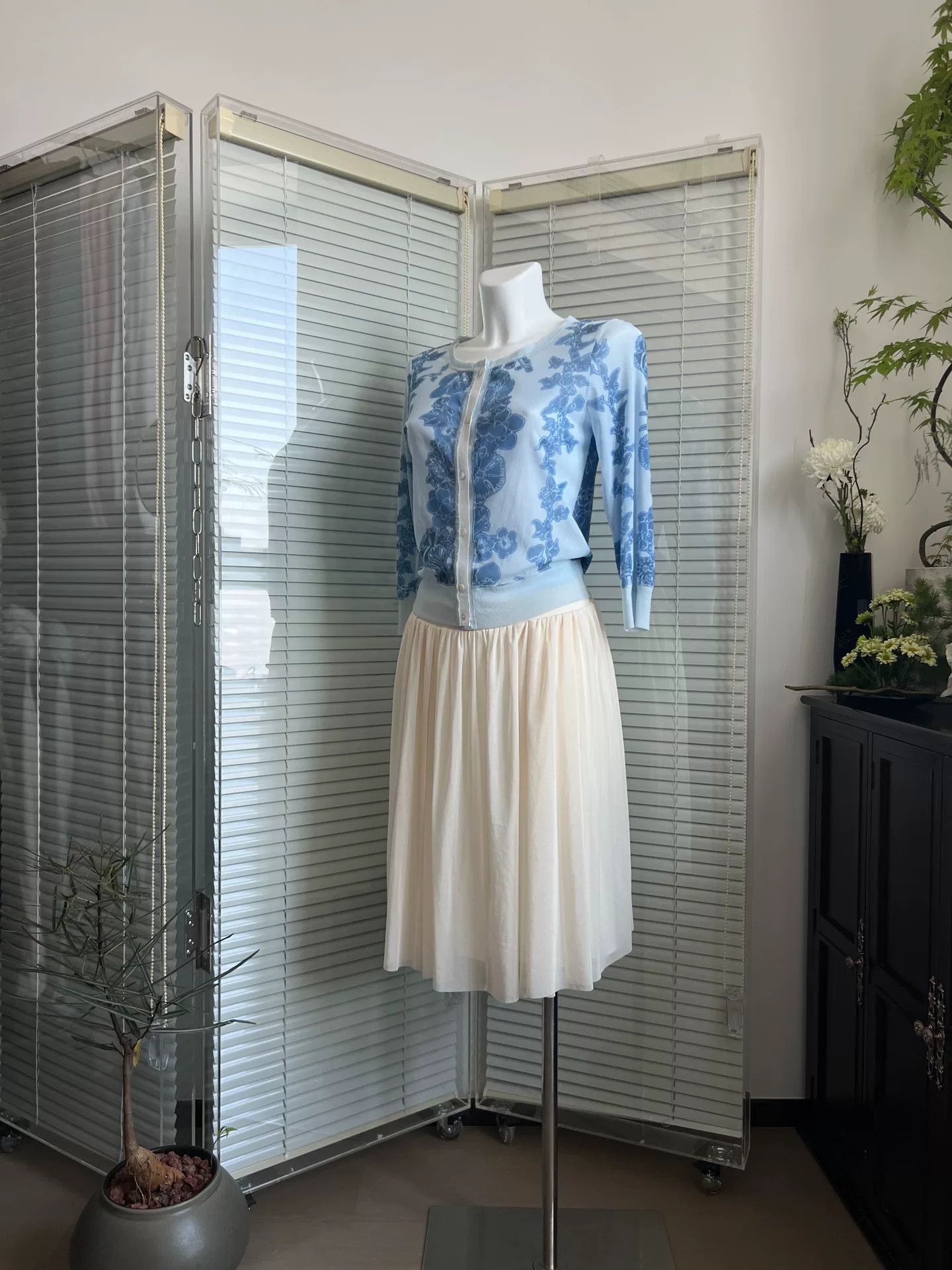 Vivienne Tam VIVIENNETAM Blue Porcelain Mesh Cardigan Size S / US 4 / IT 40 - 6 Thumbnail