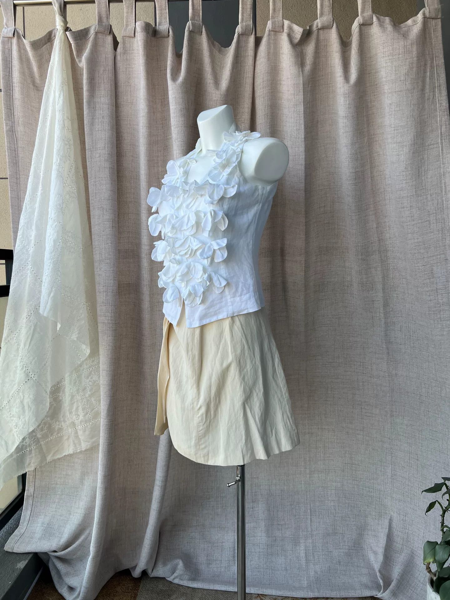 IENKI IENKI NARACAMICIE White 3D Floral Linen Vest Size XS / US 0-2 / IT 36-38 - 2 Thumbnail