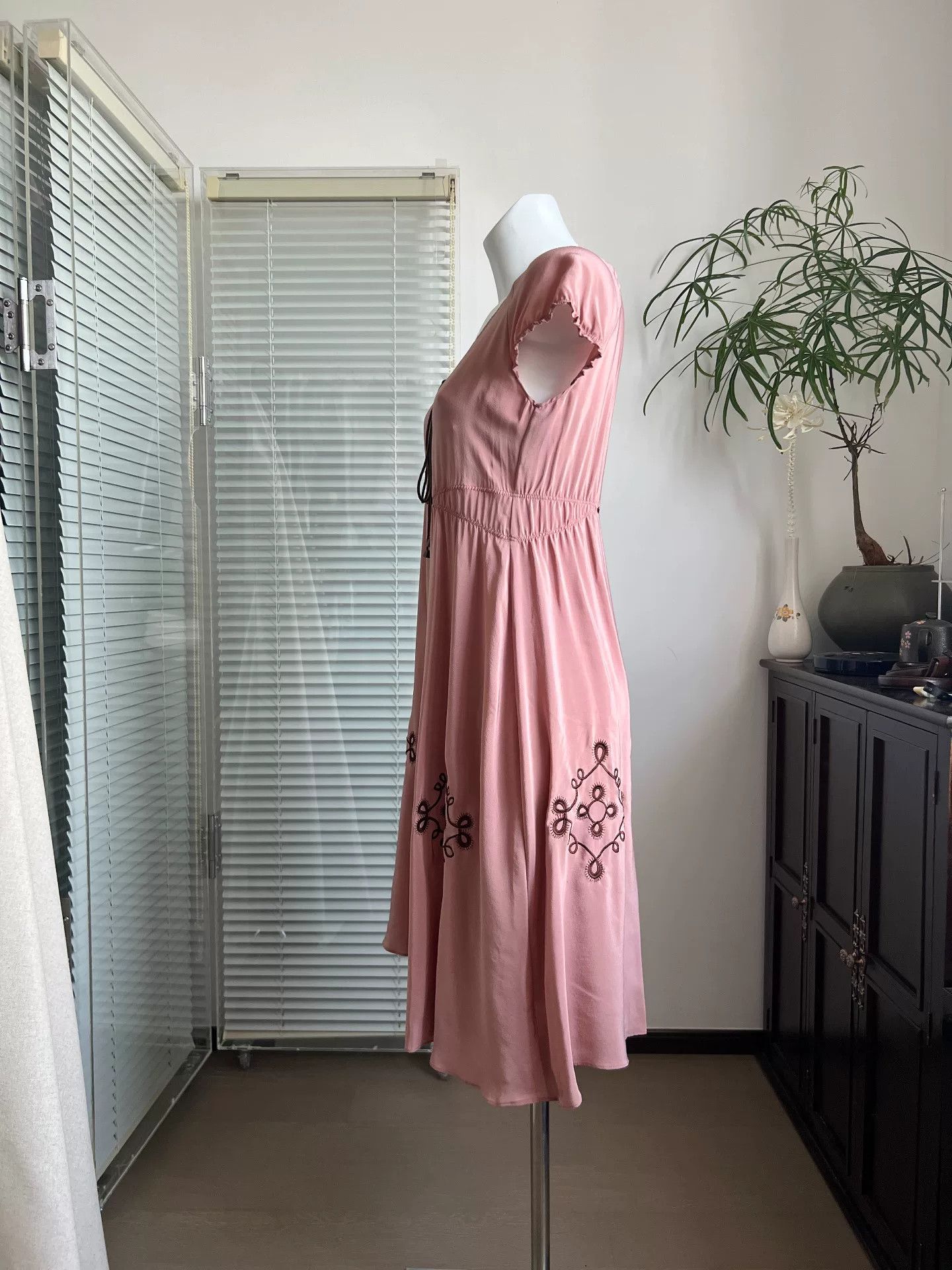 Moschino MOSCHINO Pink Silk Embroidered Dress Size S / US 4 / IT 40 - 6 Thumbnail