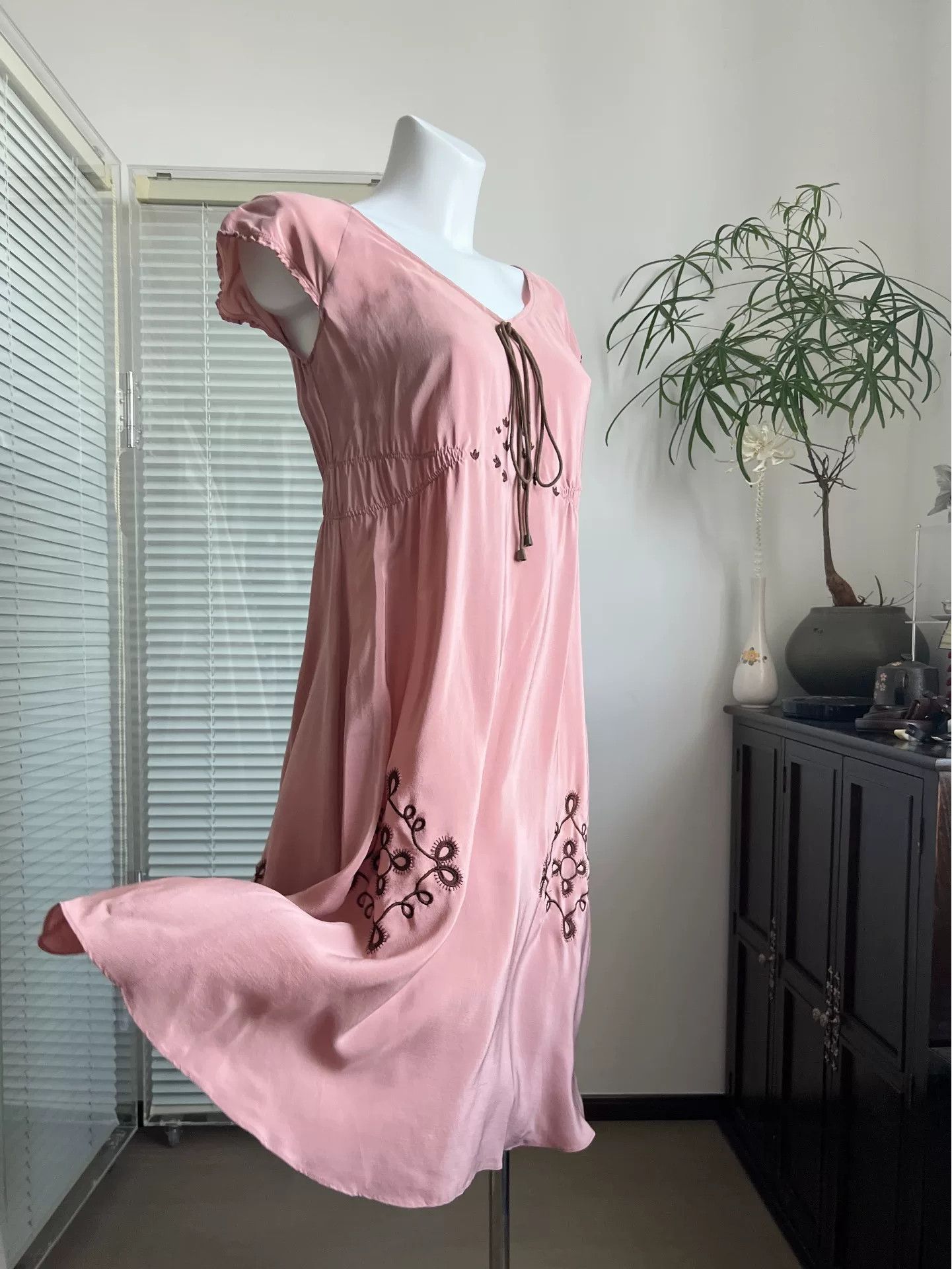 Moschino MOSCHINO Pink Silk Embroidered Dress Size S / US 4 / IT 40 - 3 Thumbnail