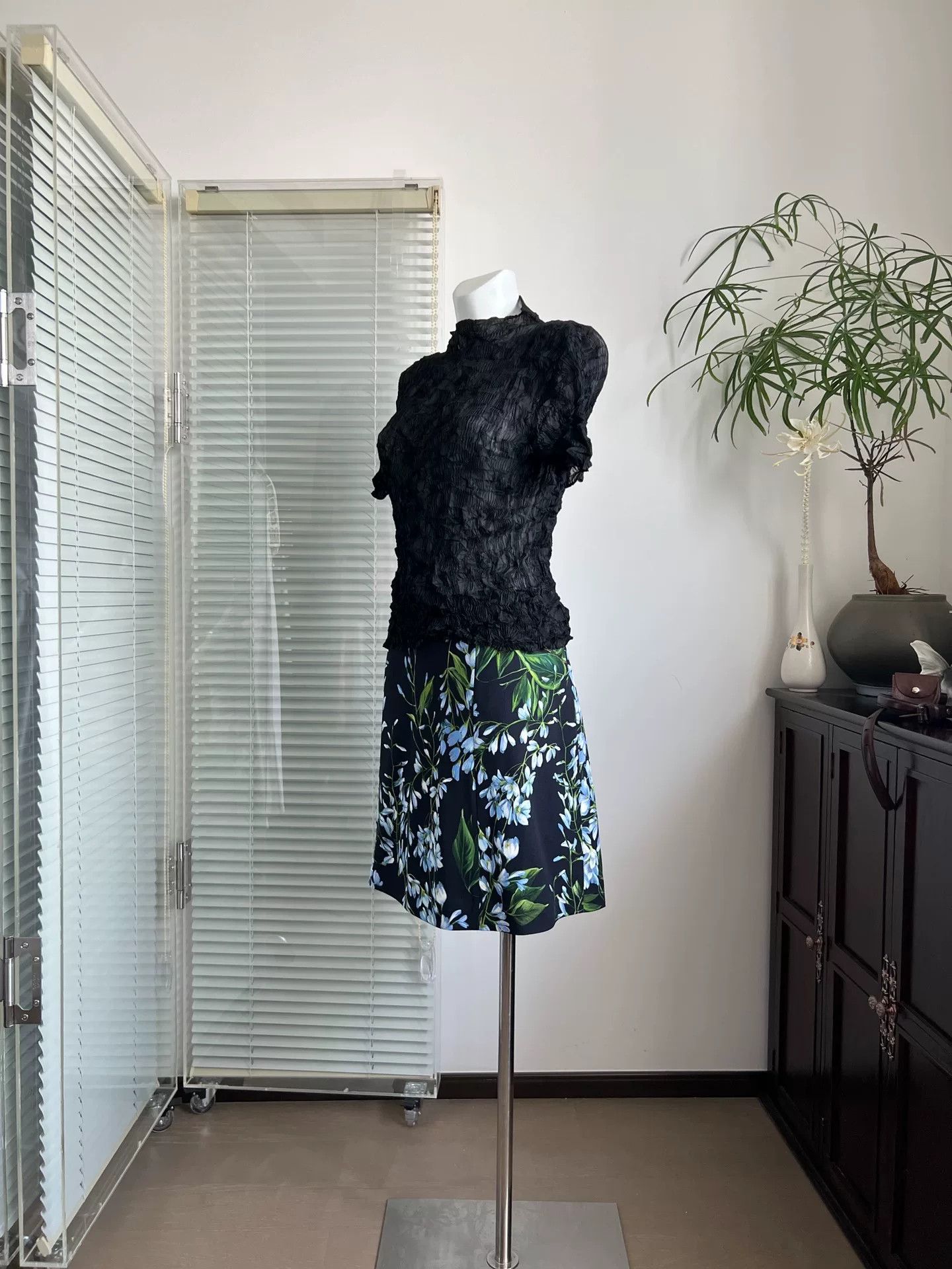 Blumarine Blumarine Blue Floral Pencil Skirt Size 42" / US 20 - 2 Thumbnail