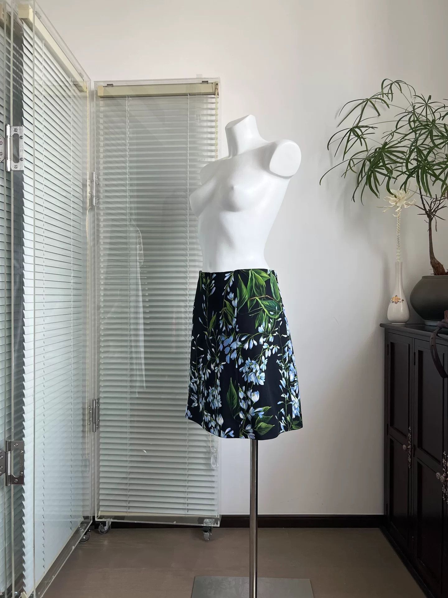 Blumarine Blumarine Blue Floral Pencil Skirt Size 42" / US 20 - 4 Thumbnail