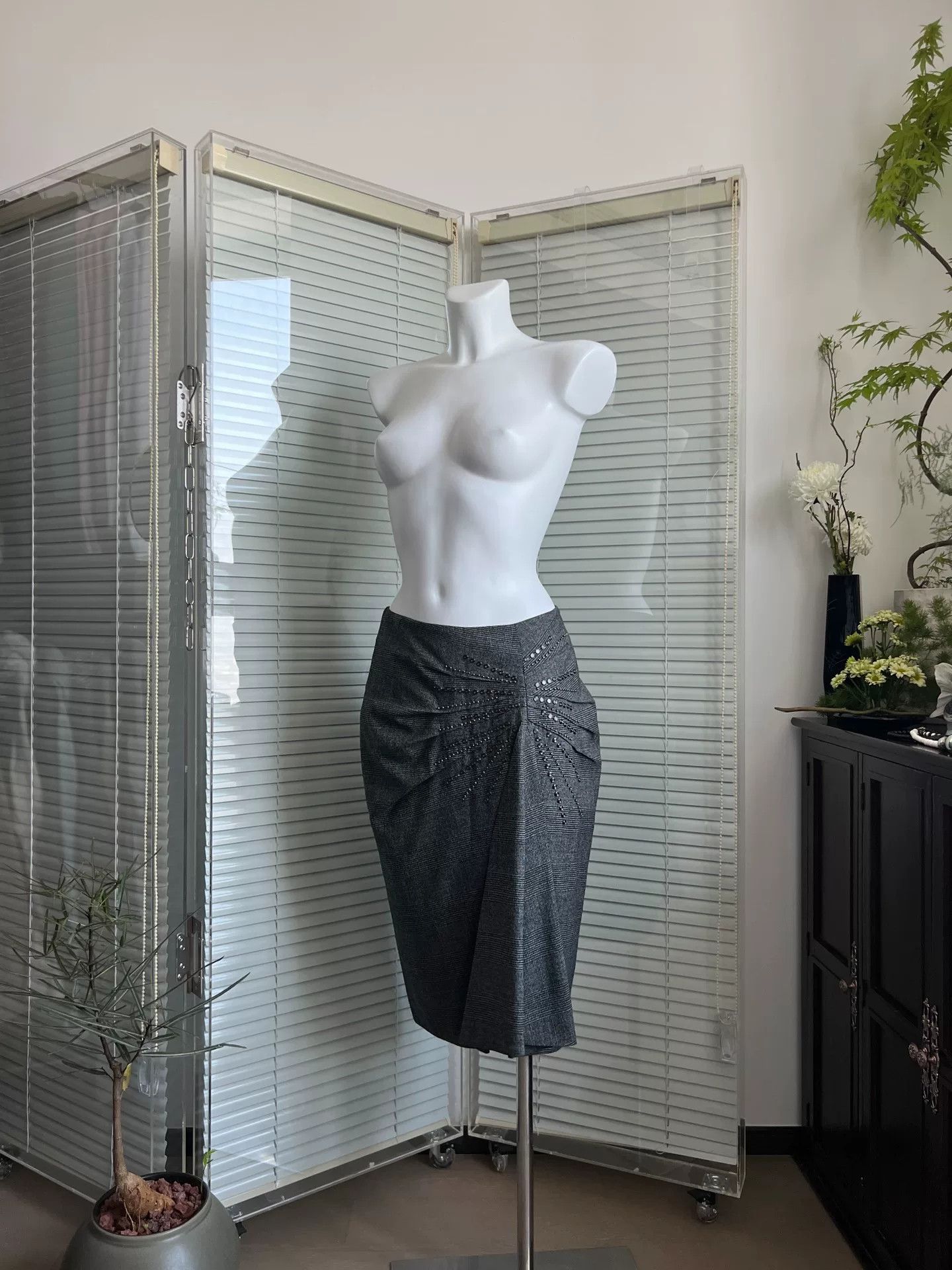 Max Mara Max Mara Gray Houndstooth Pleated Skirt Size 40" / US 18 - 2 Thumbnail