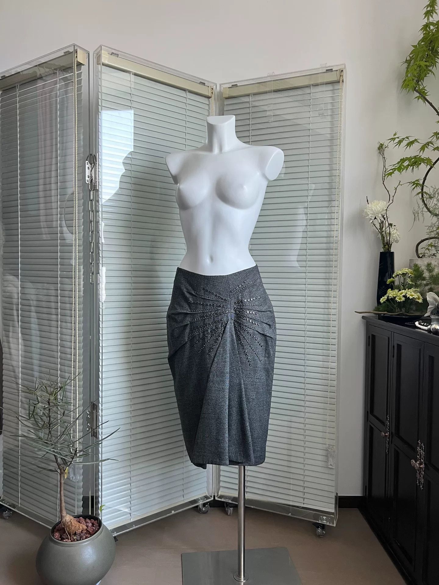 Max Mara Max Mara Gray Houndstooth Pleated Skirt Size 40" / US 18 - 3 Thumbnail
