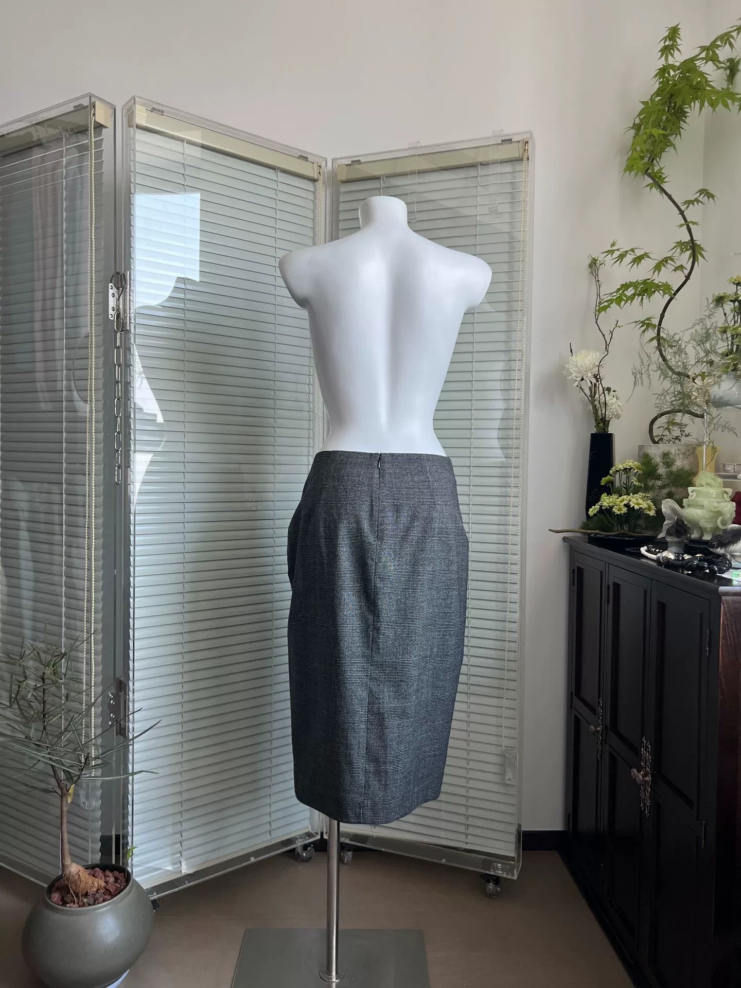 Max Mara Max Mara Gray Houndstooth Pleated Skirt Size 40" / US 18 - 5 Thumbnail