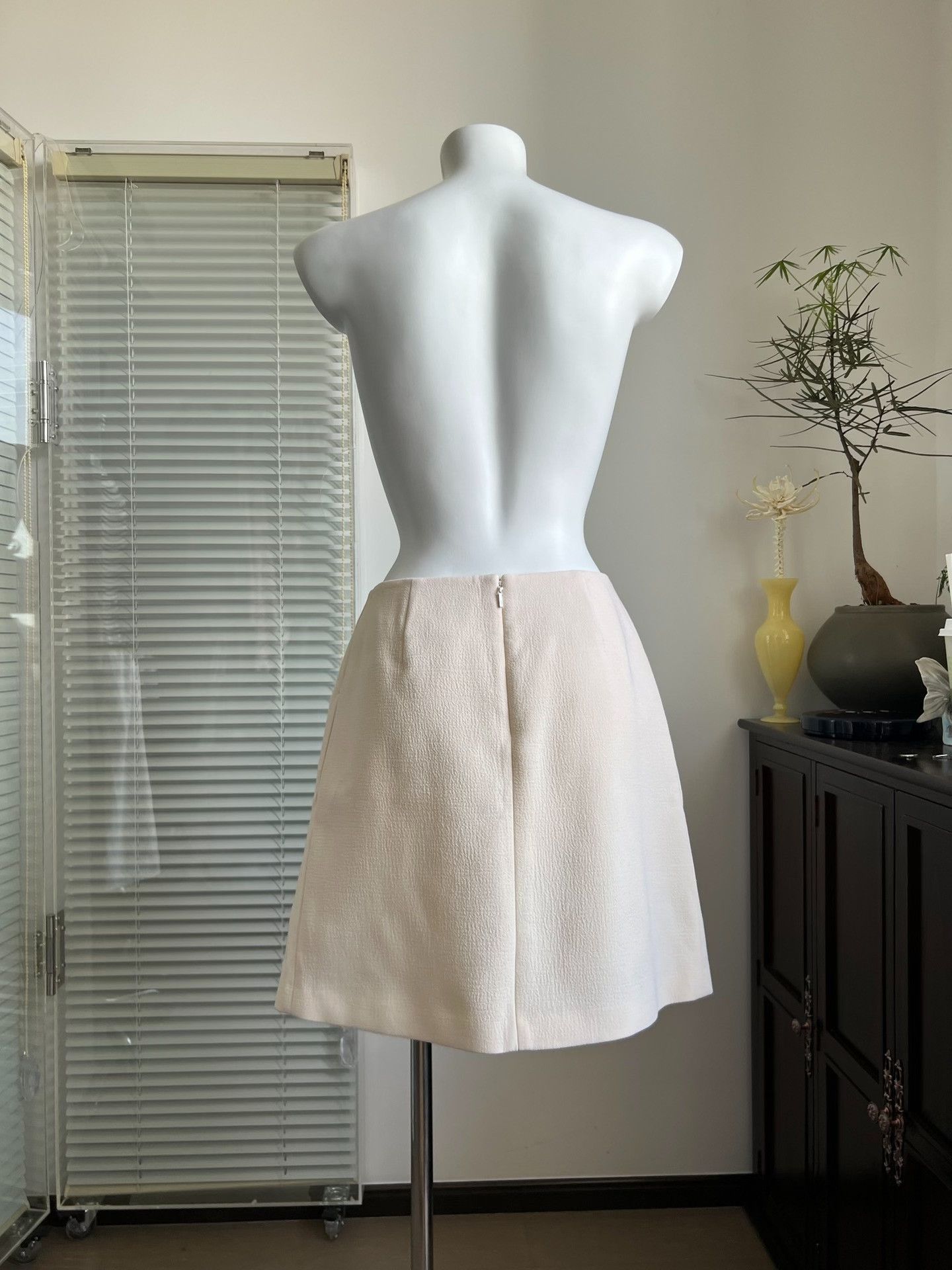 Eototo EPOCA Embossed Print White A-Line Skirt Size 29" - 5 Thumbnail