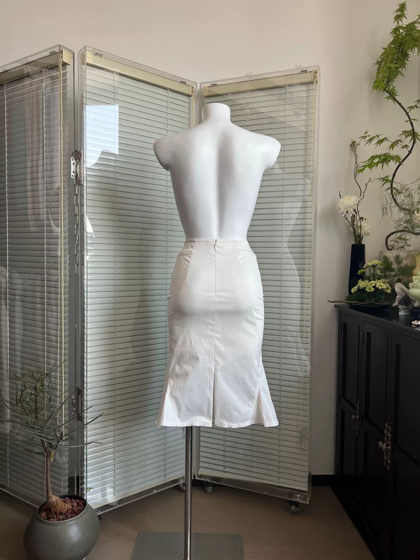 Epoch White Bodycon Mermaid Midi Skirt Size 38" / US 16 / IT 52 - 5 Thumbnail