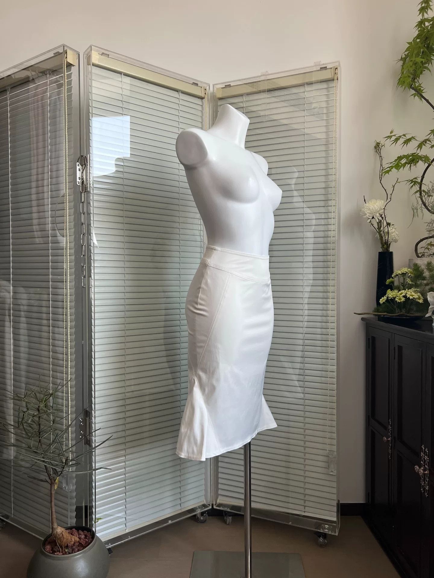Epoch White Bodycon Mermaid Midi Skirt Size 38" / US 16 / IT 52 - 2 Thumbnail