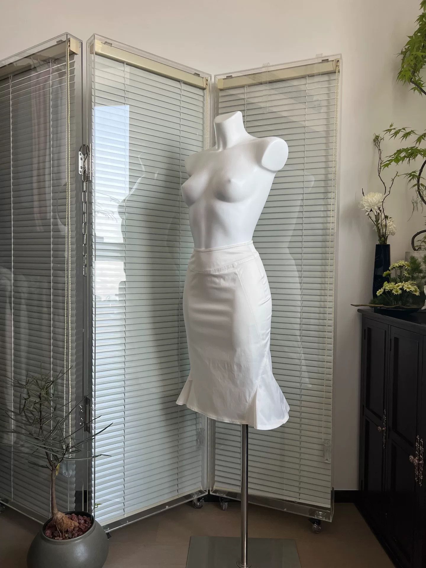 Epoch White Bodycon Mermaid Midi Skirt Size 38" / US 16 / IT 52 - 3 Thumbnail