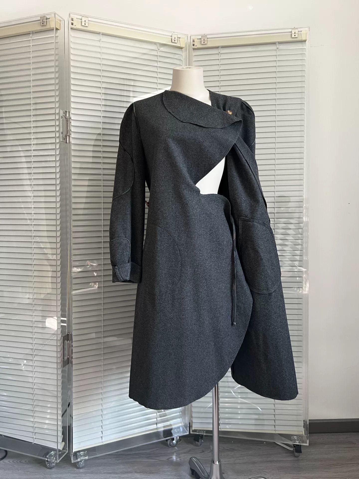 Vivienne Westwood Vivienne Westwood 2015 FW Gray Wool Coat Size S / US 4 / IT 40 - 4 Thumbnail