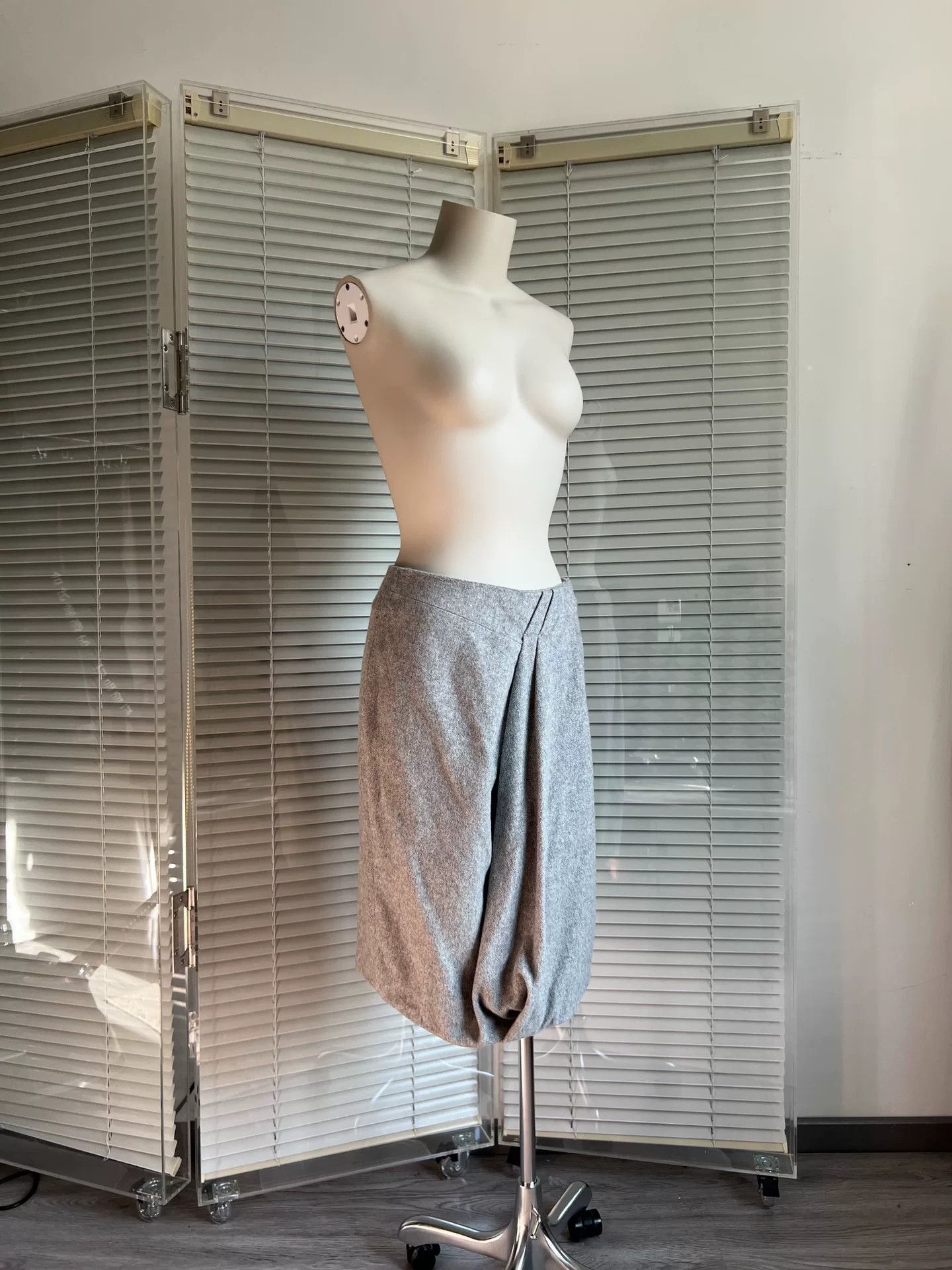 Max Mara MaxMara Gray Wool Asymmetrical Midi Skirt Size 36" / US 14 / IT 50 - 3 Thumbnail