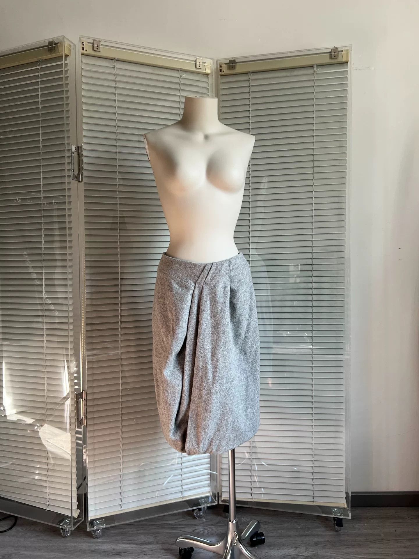 Max Mara MaxMara Gray Wool Asymmetrical Midi Skirt Size 36" / US 14 / IT 50 - 2 Thumbnail