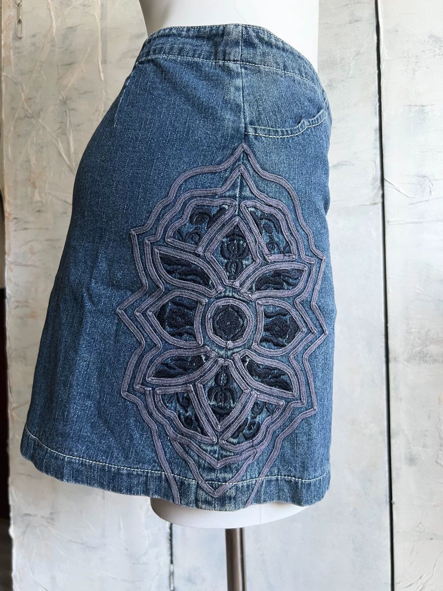 Vivienne Tam Vivienne Tam Lotus Embroidery Denim Skirt Size 38" / US 16 / IT 52 - 5 Thumbnail