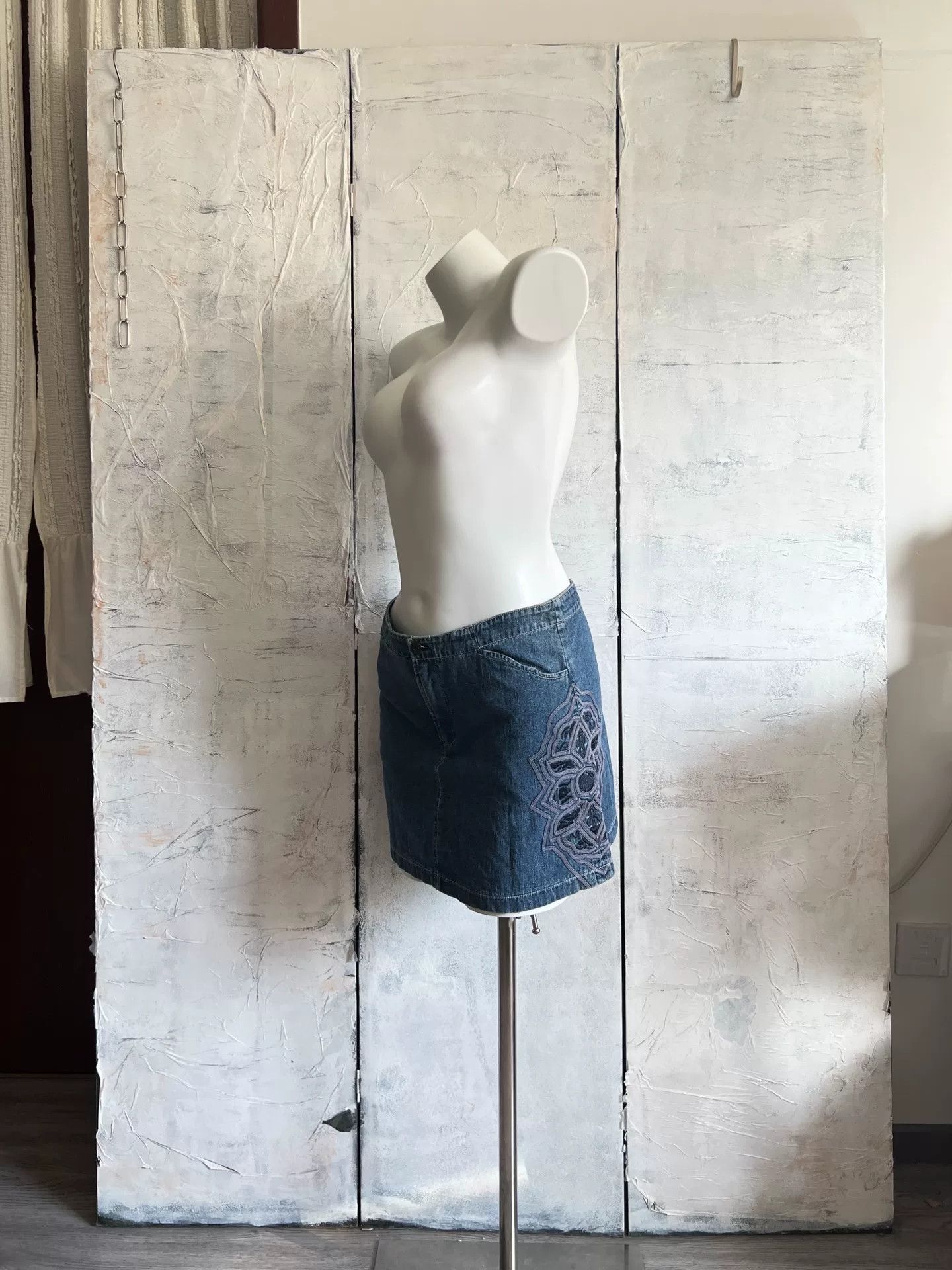 Vivienne Tam Vivienne Tam Lotus Embroidery Denim Skirt Size 38" / US 16 / IT 52 - 2 Thumbnail
