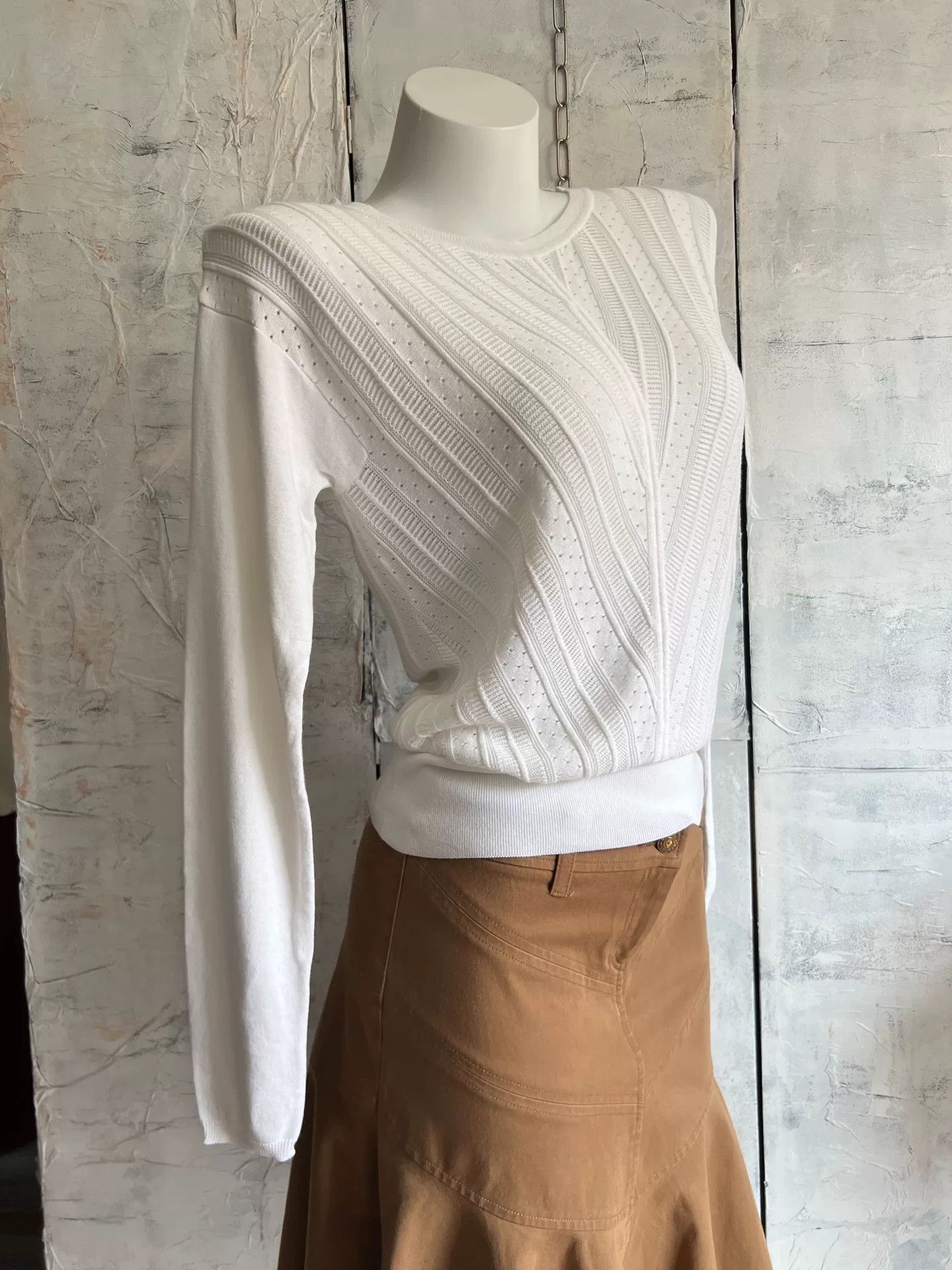 Max Mara Max Mara White Ribbed Long-Sleeve Knit Top Size M / US 6-8 / IT 42-44 - 2 Thumbnail
