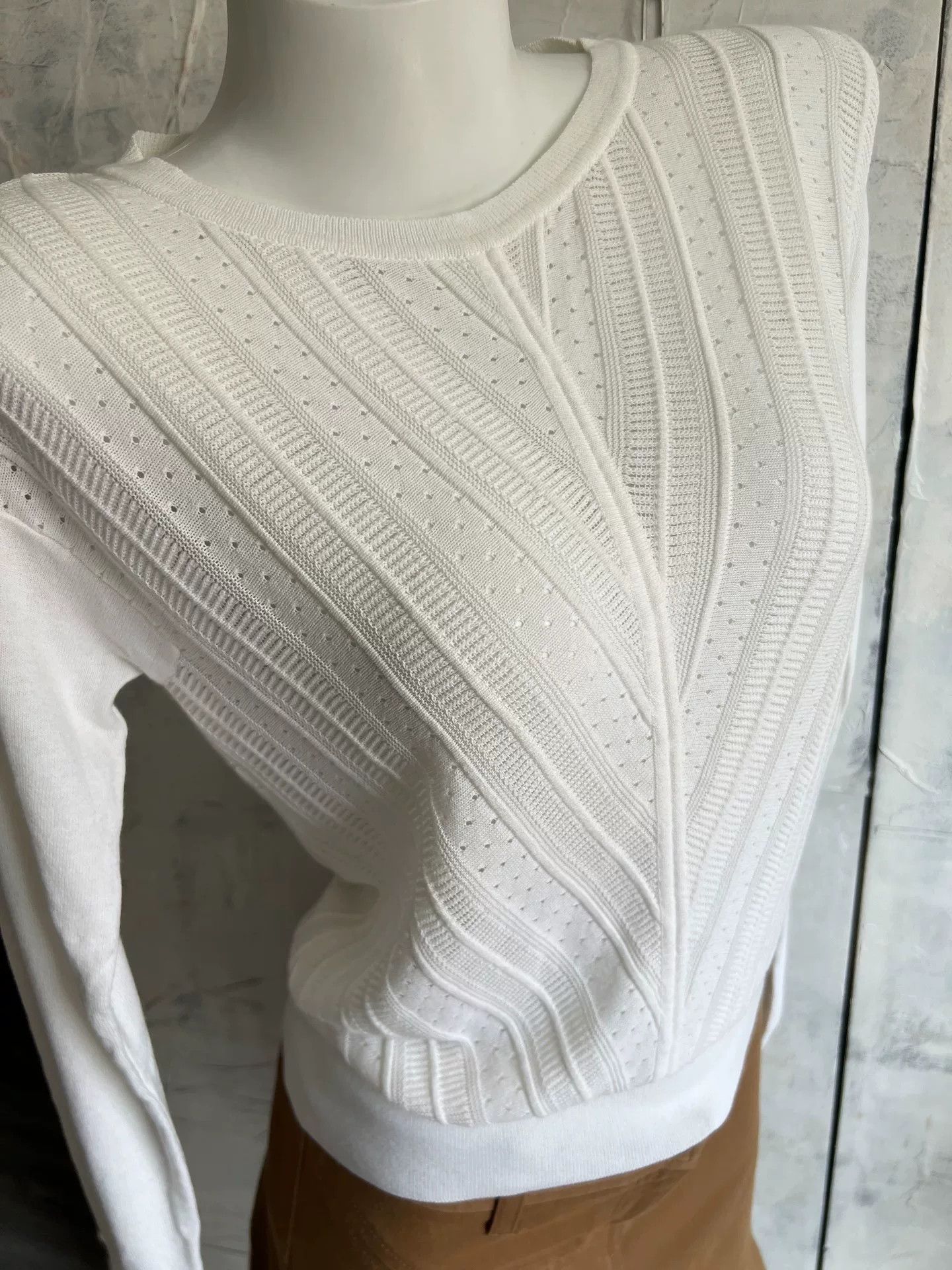Max Mara Max Mara White Ribbed Long-Sleeve Knit Top Size M / US 6-8 / IT 42-44 - 4 Thumbnail