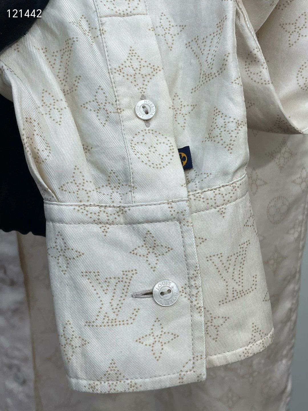 Louis Vuitton LV Classic Monogram Silk Shirt Size XS / US 0-2 / IT 36-38 - 5 Thumbnail