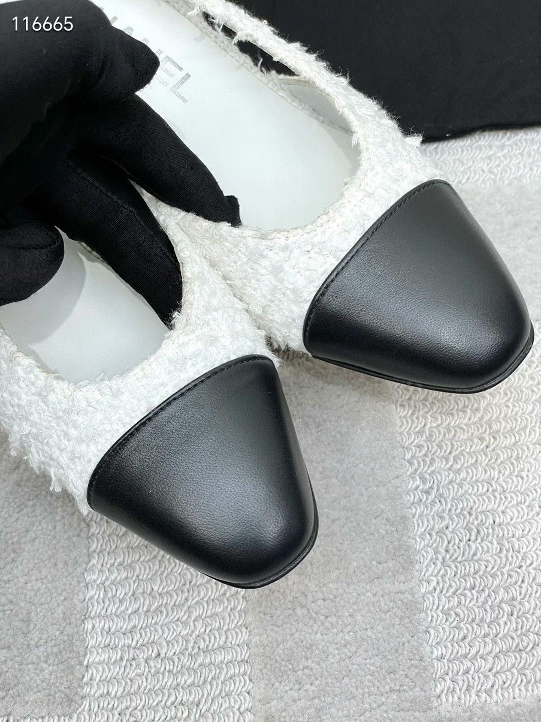 Chanel Chanel Black White Leather Block Heel Sandals Size US 5 / IT 35 - 4 Thumbnail