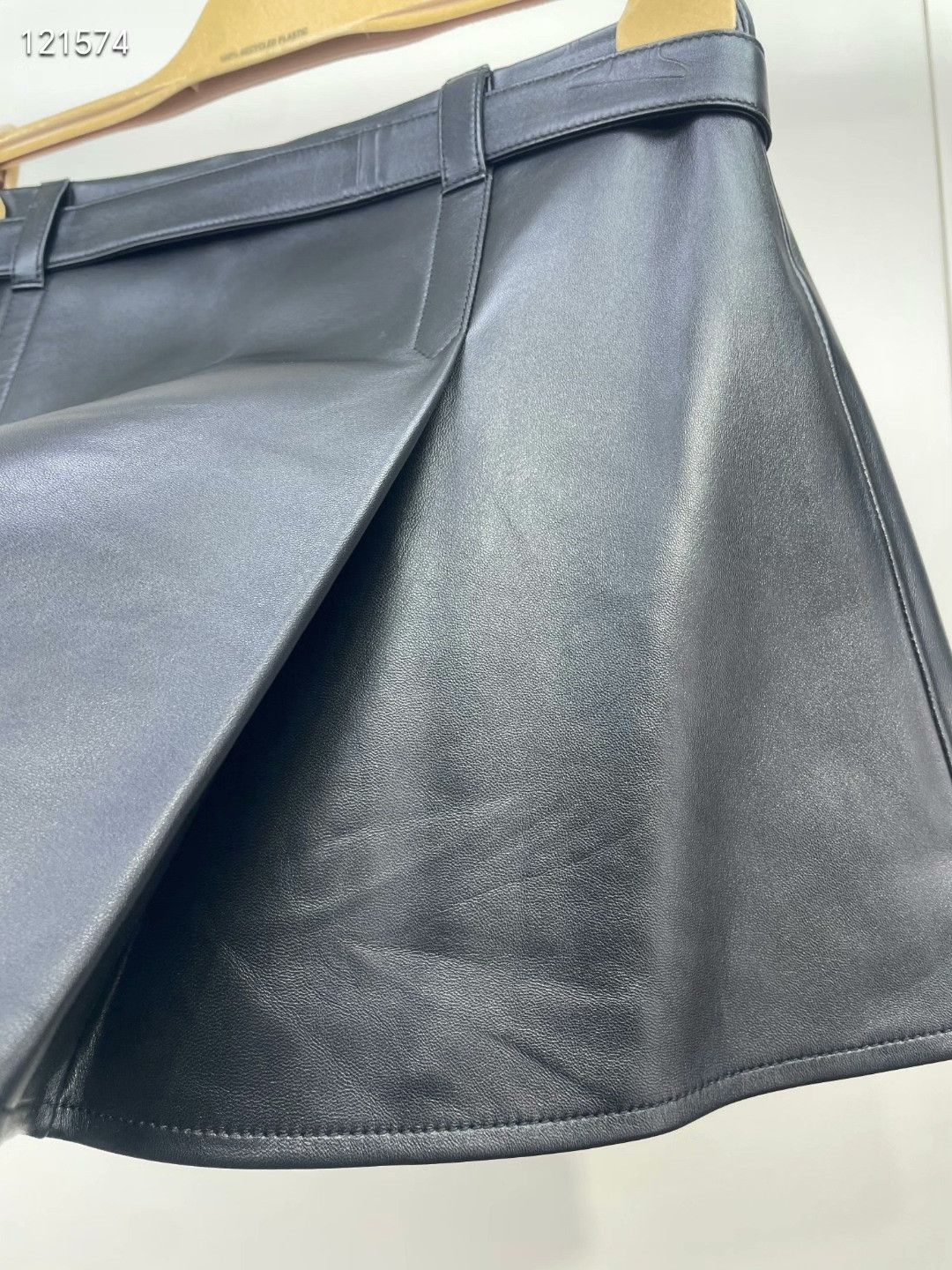 Miu Miu Miu Miu Metallic Logo Sheepskin Skirt Size 40" / US 18 - 3 Thumbnail