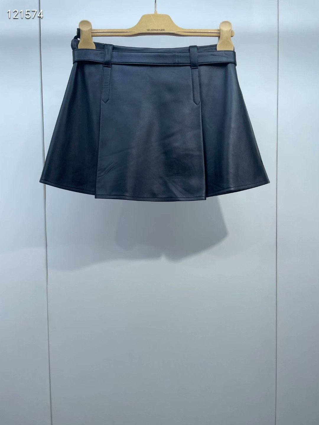 Miu Miu Miu Miu Metallic Logo Sheepskin Skirt Size 40" / US 18 - 2 Thumbnail
