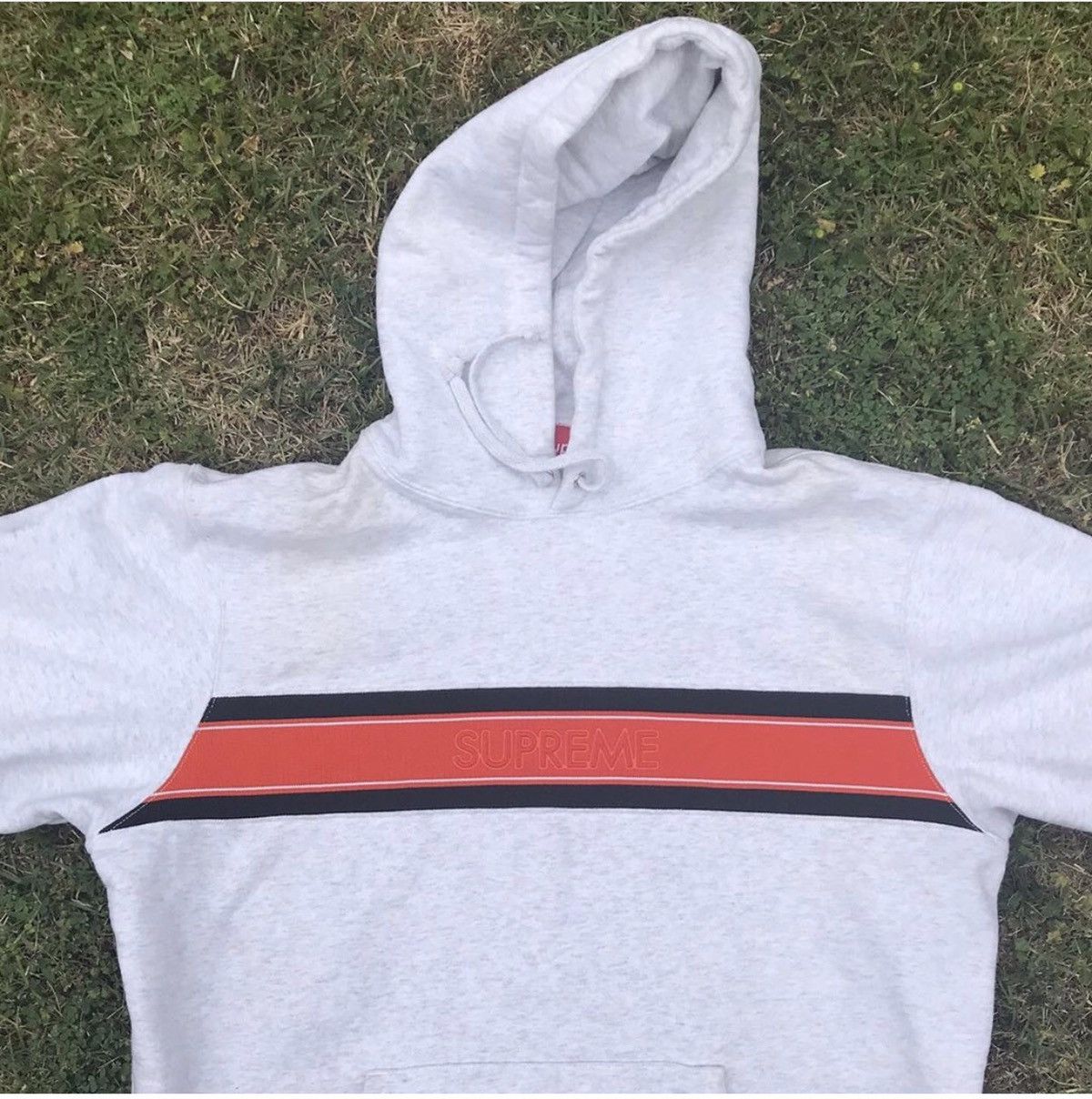 Supreme deals Chest Stripe Hoodie SS19 White