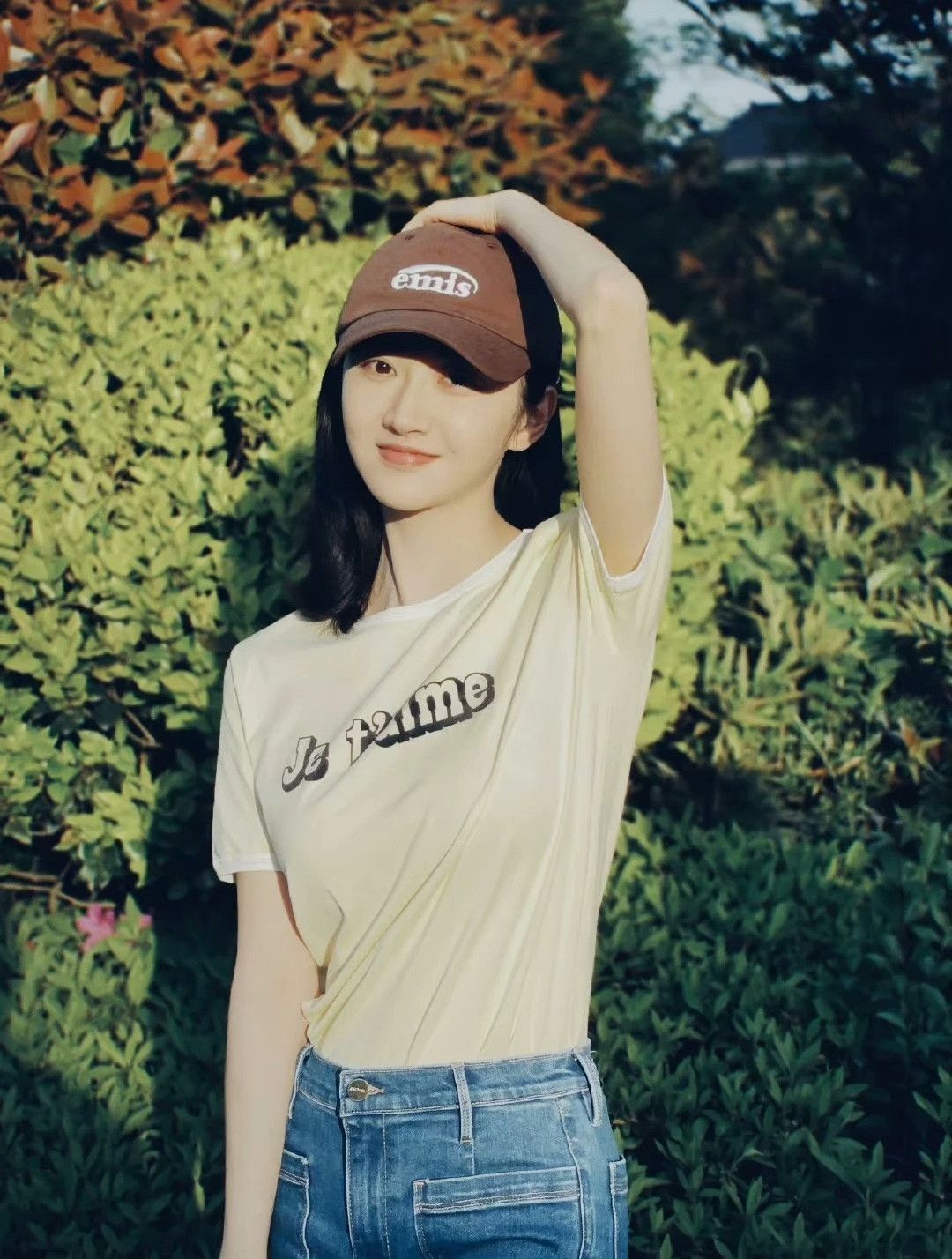 Celine Celine Yellow Letter Short-Sleeve T-Shirt Size XS / US 0-2 / IT 36-38 - 8 Thumbnail