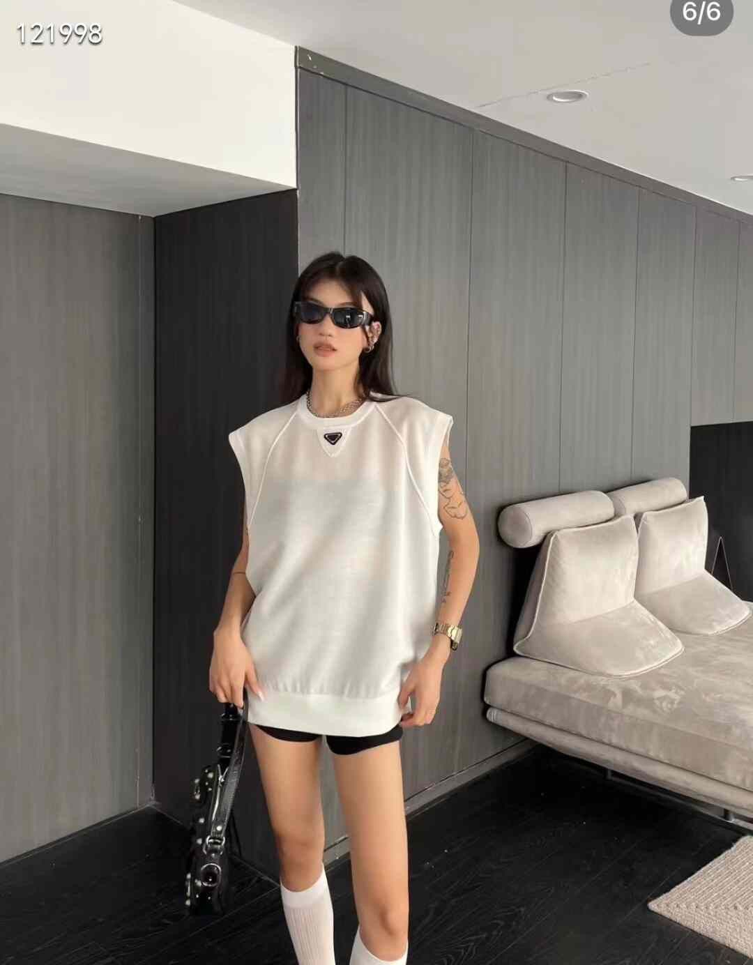 Prada Prada Metal Triangle White Cotton Vest Size S / US 4 / IT 40 - 8 Thumbnail