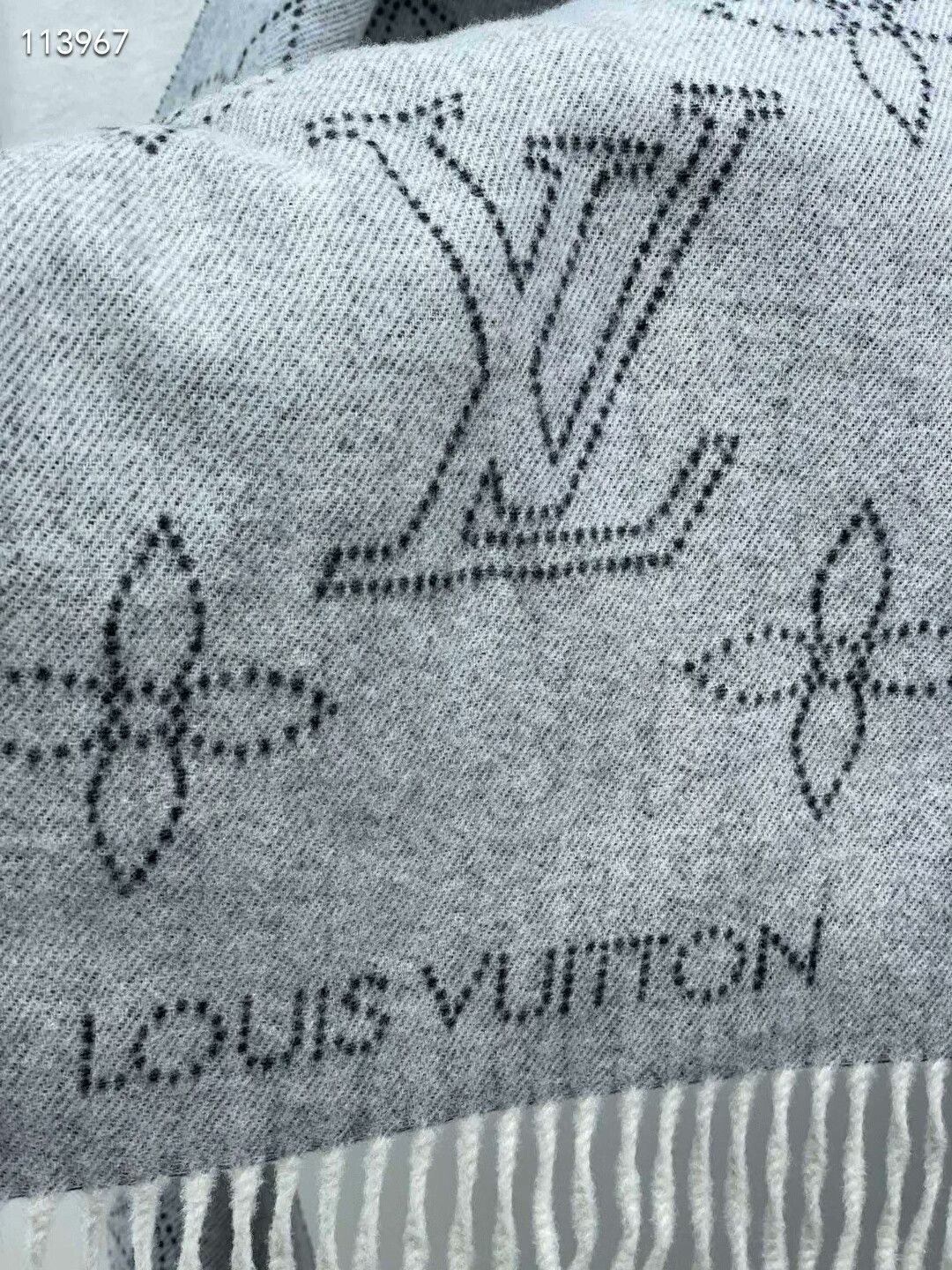 Louis Vuitton LV Gray Monogram Cashmere Tassel Scarf Size ONE SIZE - 4 Thumbnail
