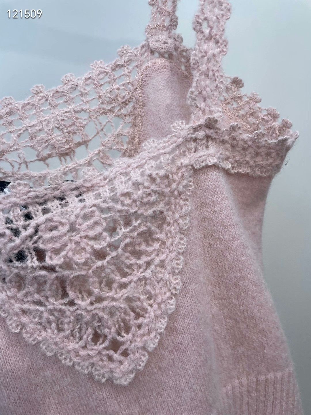 Chanel Chanel 25B Pink Crochet Camisole Size XXS / US 00 / IT 34 - 3 Thumbnail