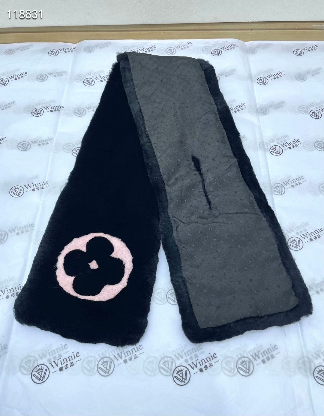 Louis Vuitton LV Black Pink Logo Fur Scarf Size ONE SIZE - 3 Thumbnail