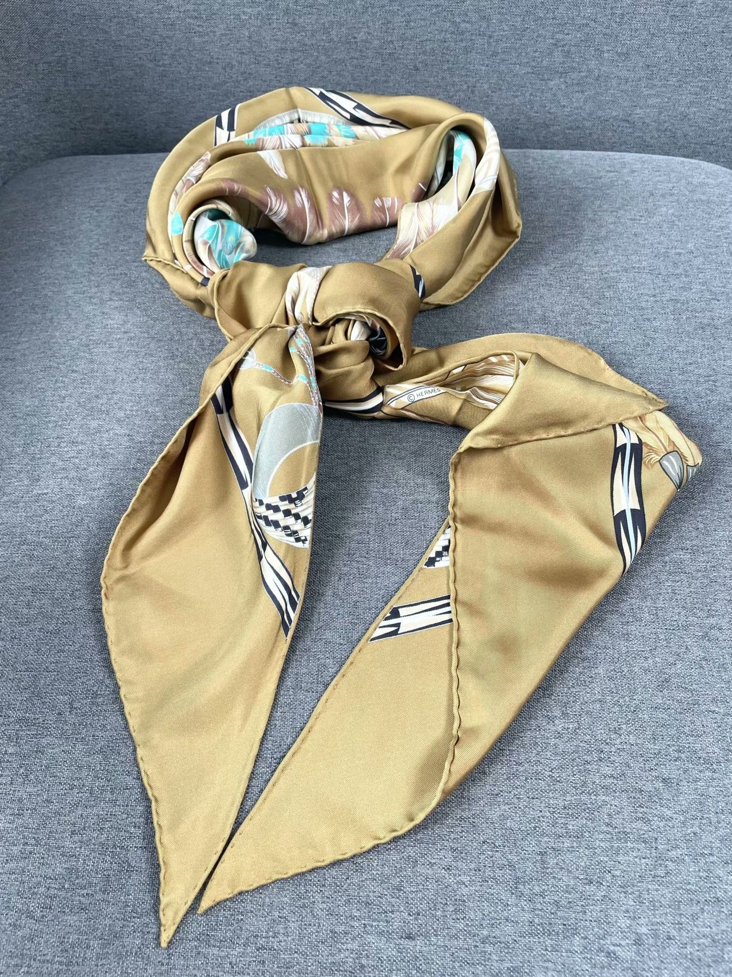 Hermes Hermes Feather Triangle Scarf Size ONE SIZE - 4 Thumbnail