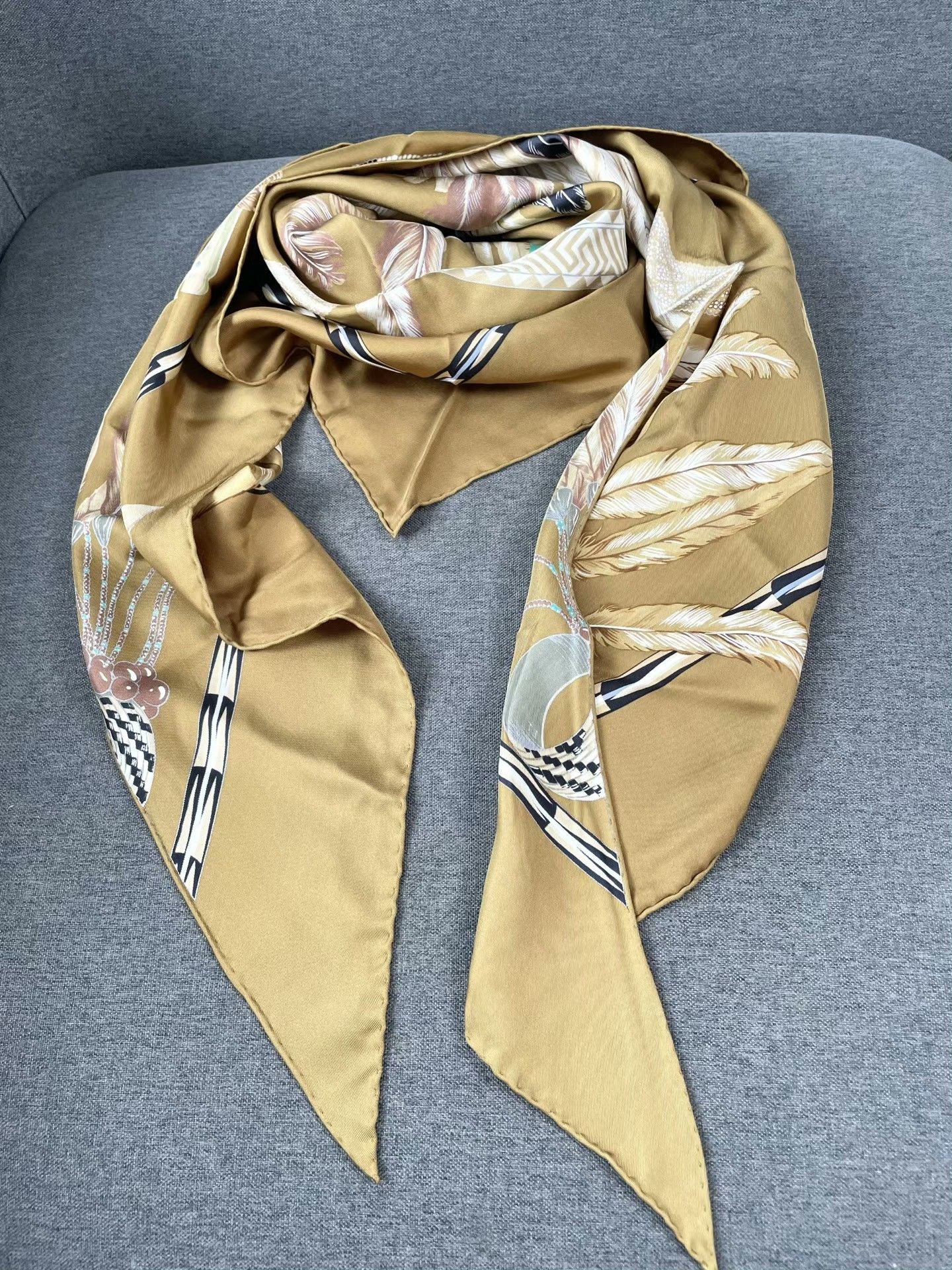 Hermes Hermes Feather Triangle Scarf Size ONE SIZE - 7 Thumbnail