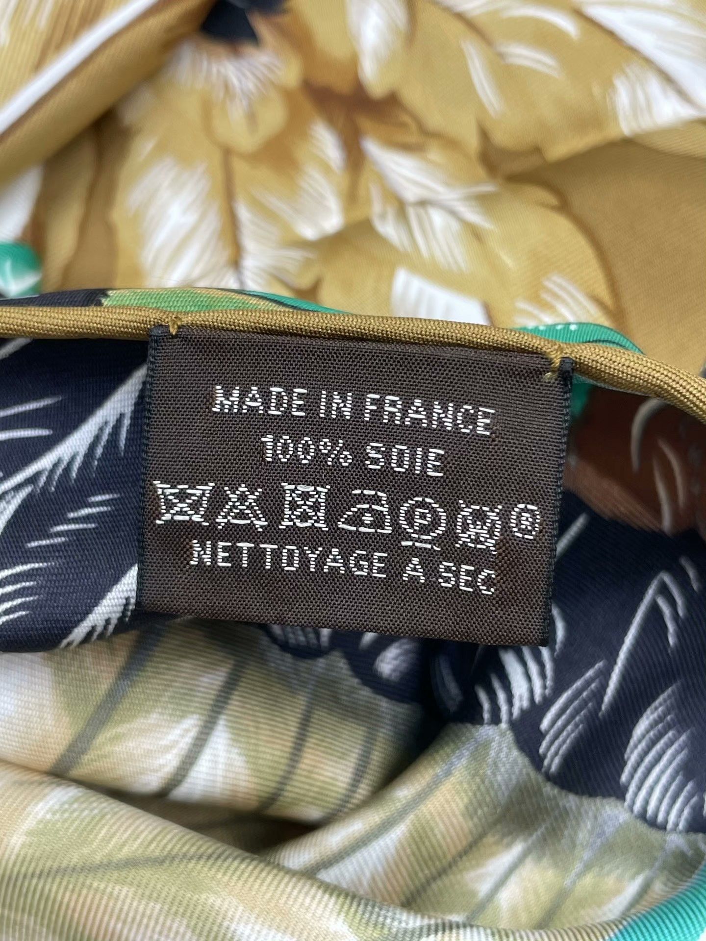 Hermes Hermes Feather Triangle Scarf Size ONE SIZE - 8 Thumbnail