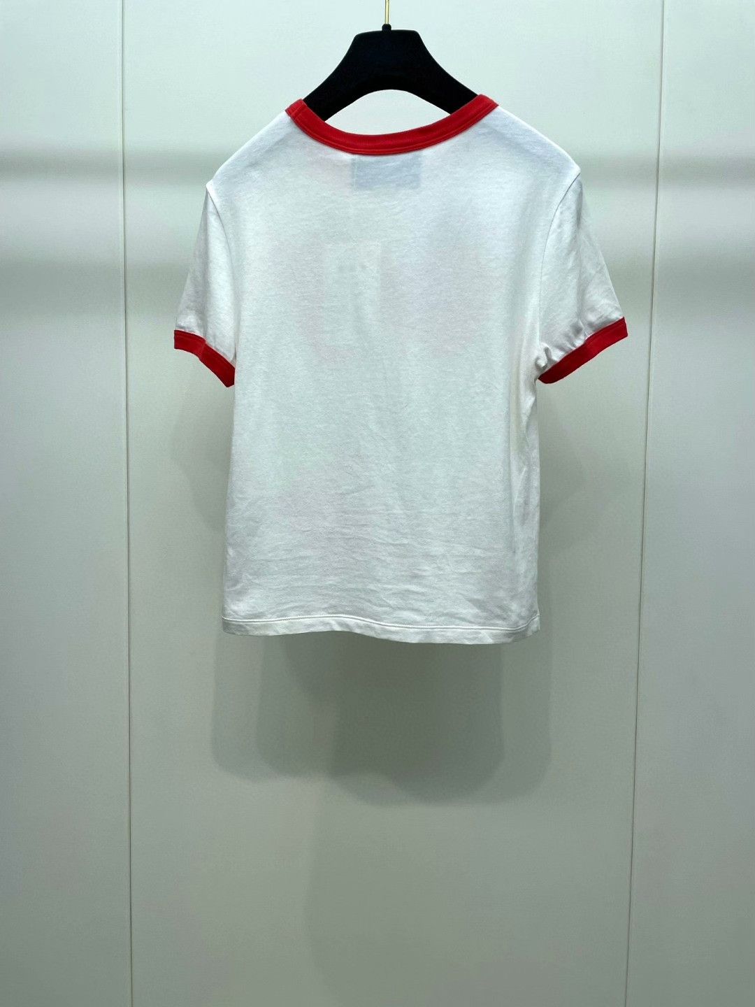 Gucci Gucci Strawberry Sequin Short-Sleeve T-Shirt Size XS / US 0-2 / IT 36-38 - 2 Thumbnail