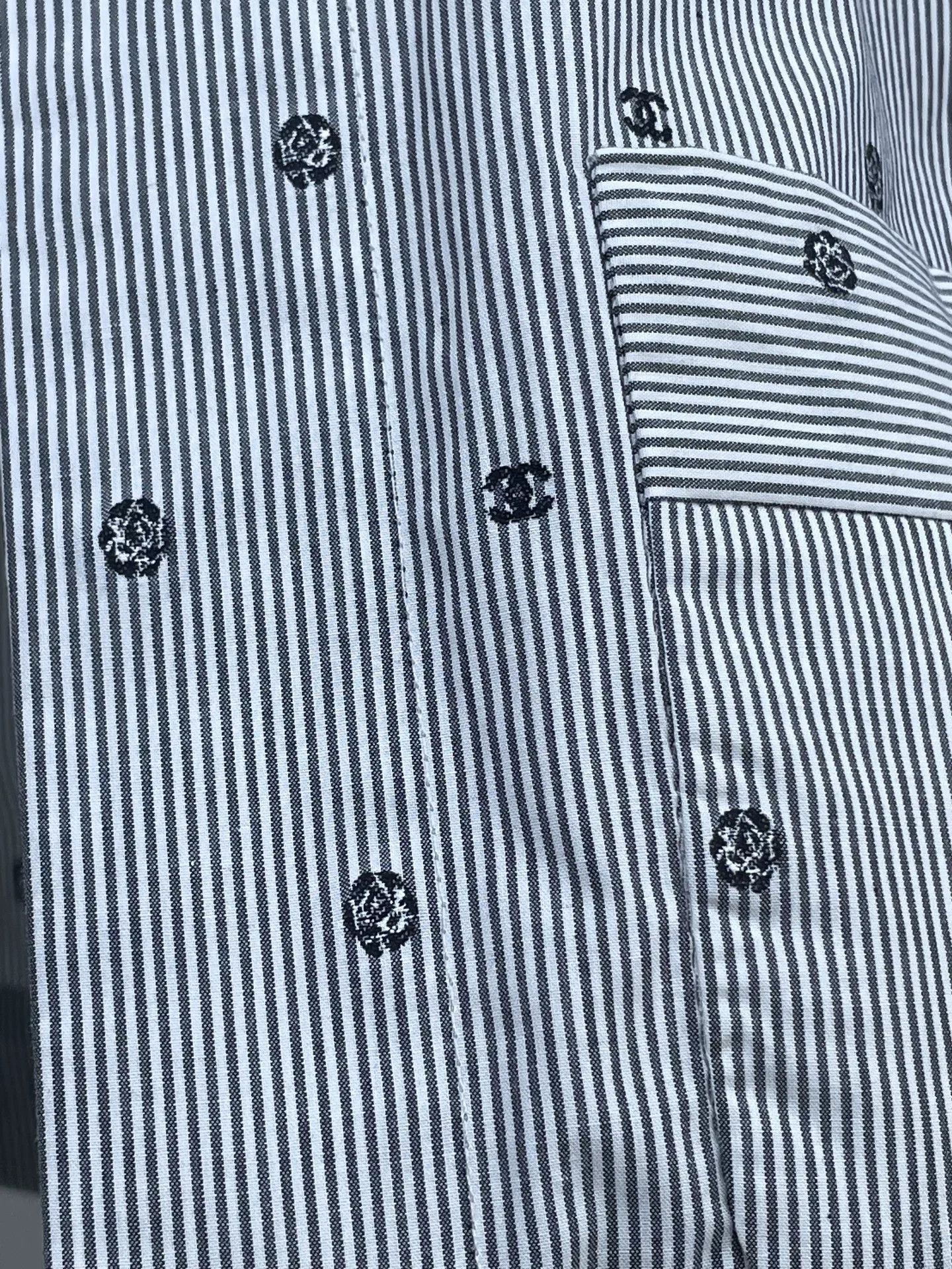 Chanel Chanel 24P Gray Logo Crystal Short Sleeve Size XXS / US 00 / IT 34 - 4 Thumbnail