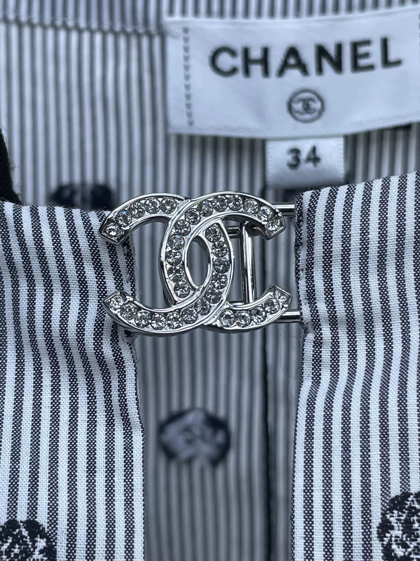 Chanel Chanel 24P Gray Logo Crystal Short Sleeve Size XXS / US 00 / IT 34 - 3 Thumbnail