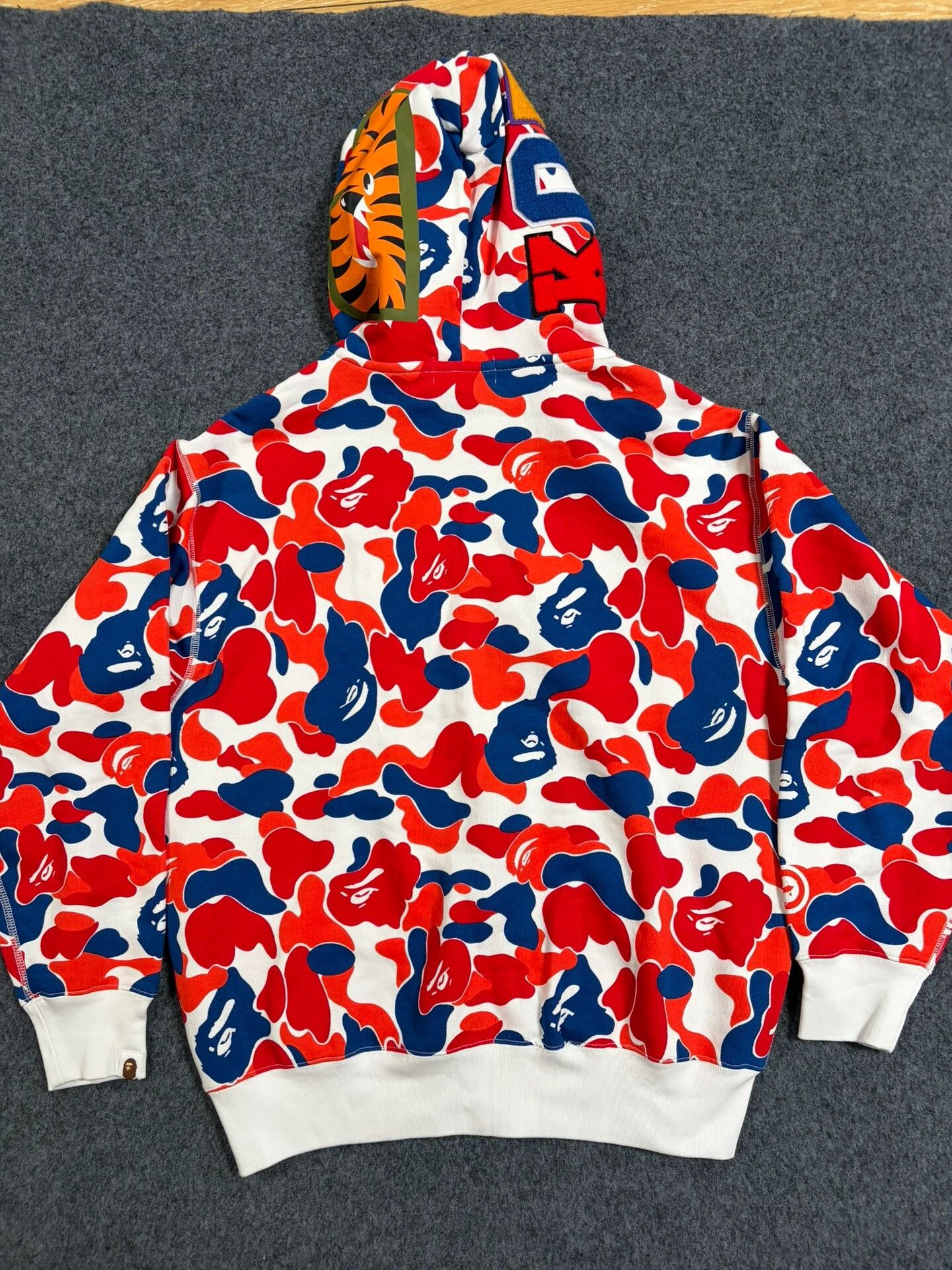 Bape Bape Multi Shark Sweatshirt Pullover Size US S / EU 44-46 / 1 - 2 Thumbnail