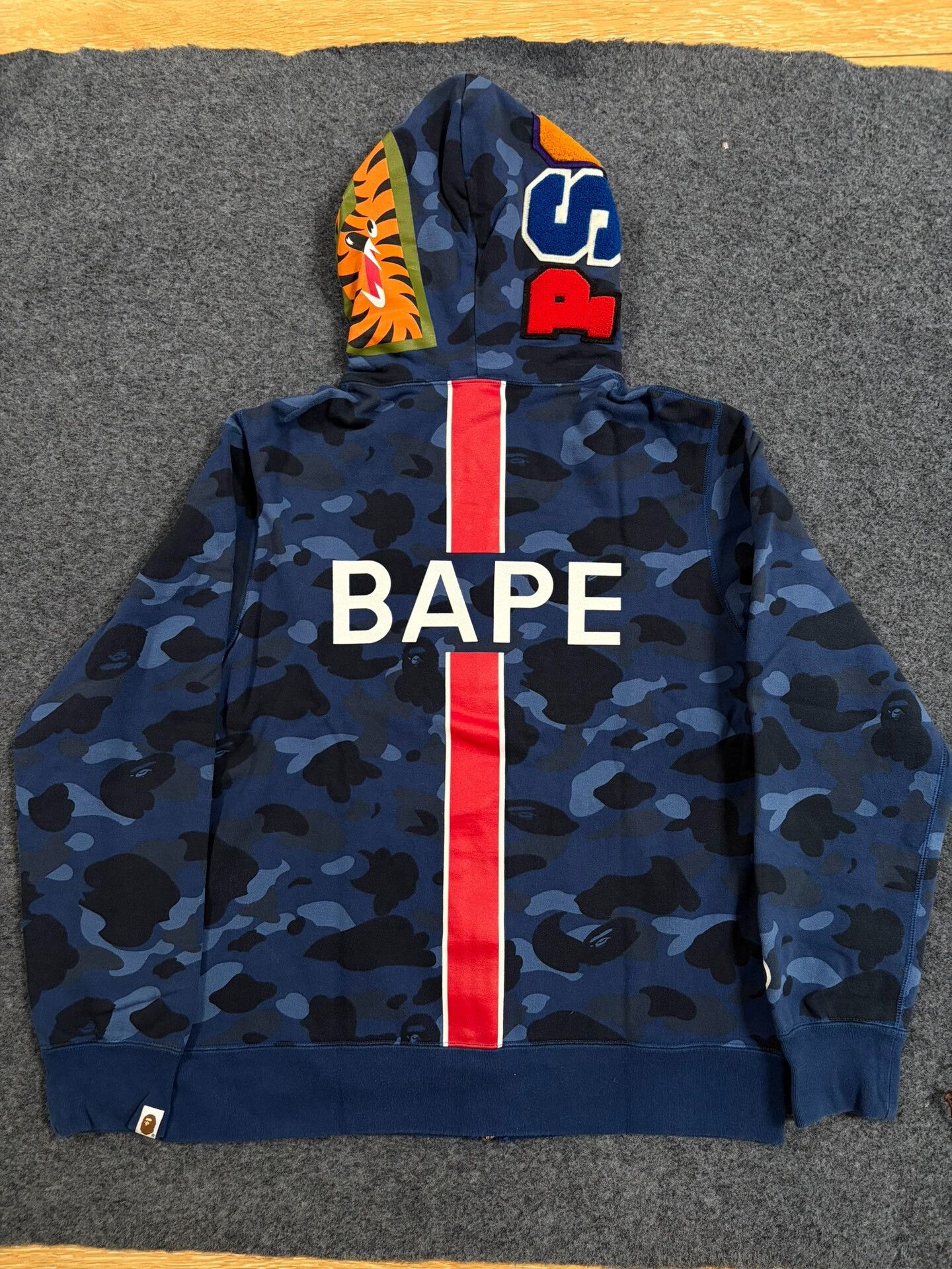 Bape Bape P G Multi Shark Sweatshirt Size US XL / EU 56 / 4 - 2 Thumbnail