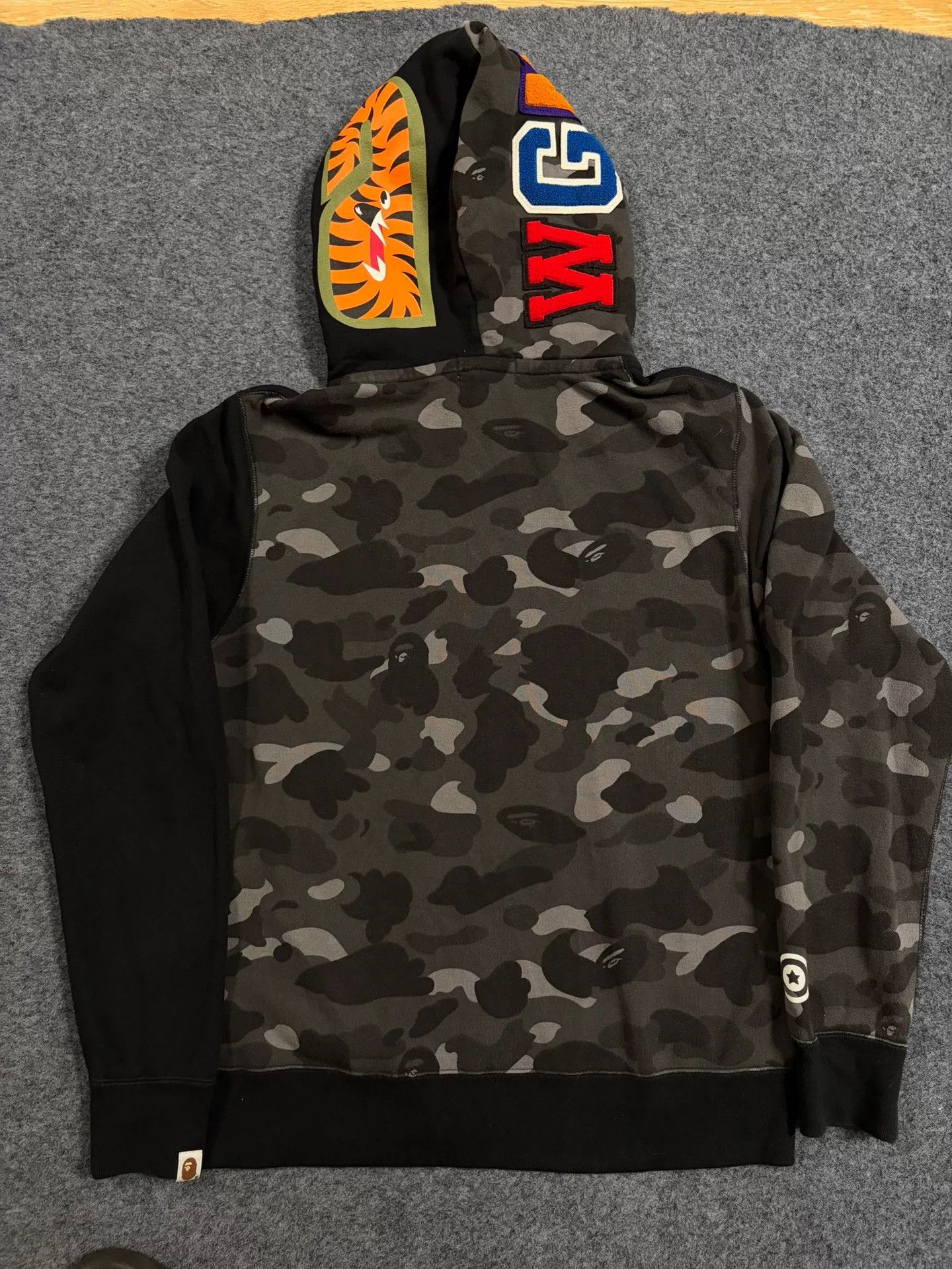 Bape Bape Multi Shark Sweatshirt Pullover Size US L / EU 52-54 / 3 - 2 Thumbnail