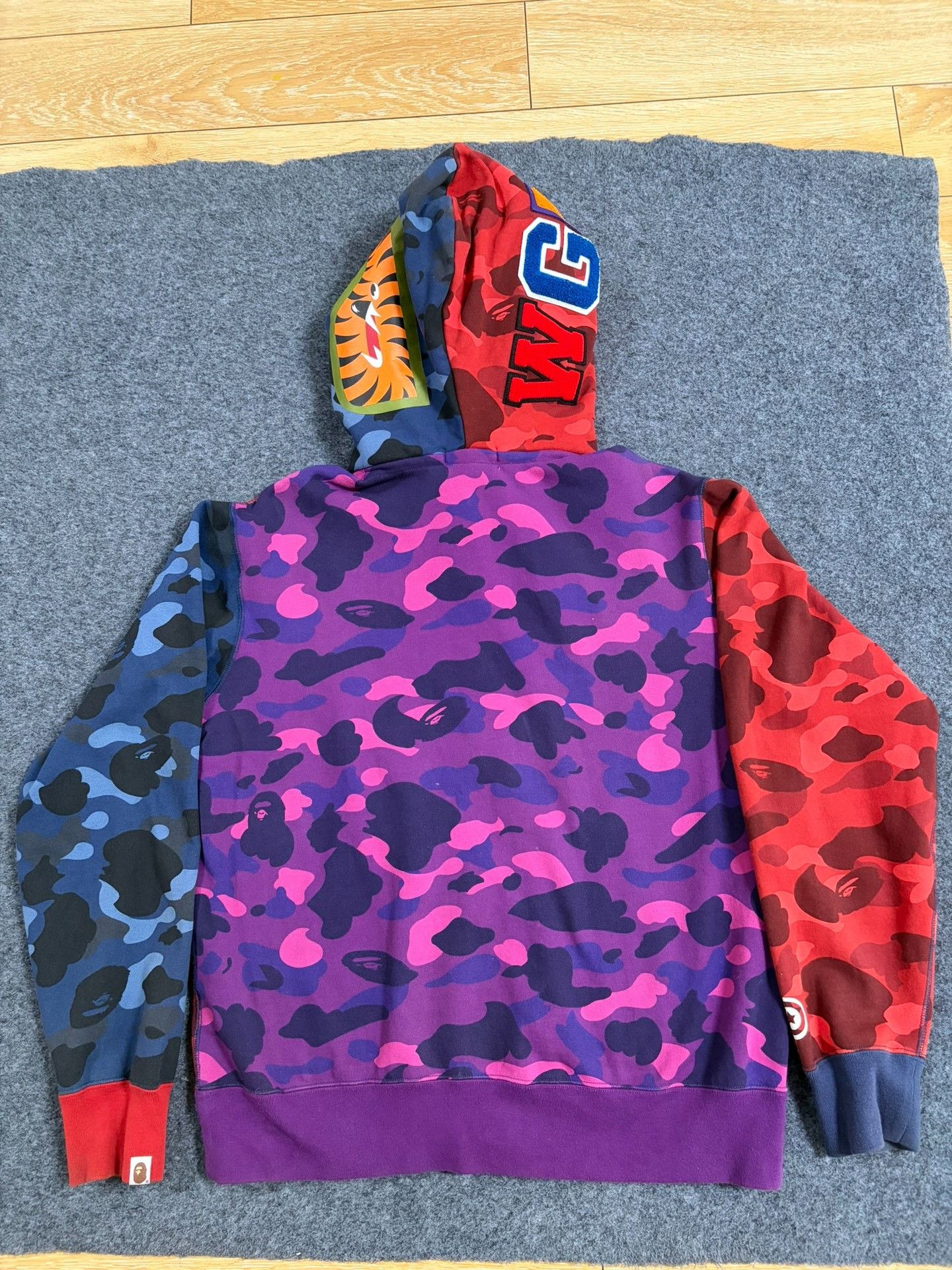 Bape Bape Multi Shark Sweatshirt Pullover Size US XL / EU 56 / 4 - 2 Thumbnail