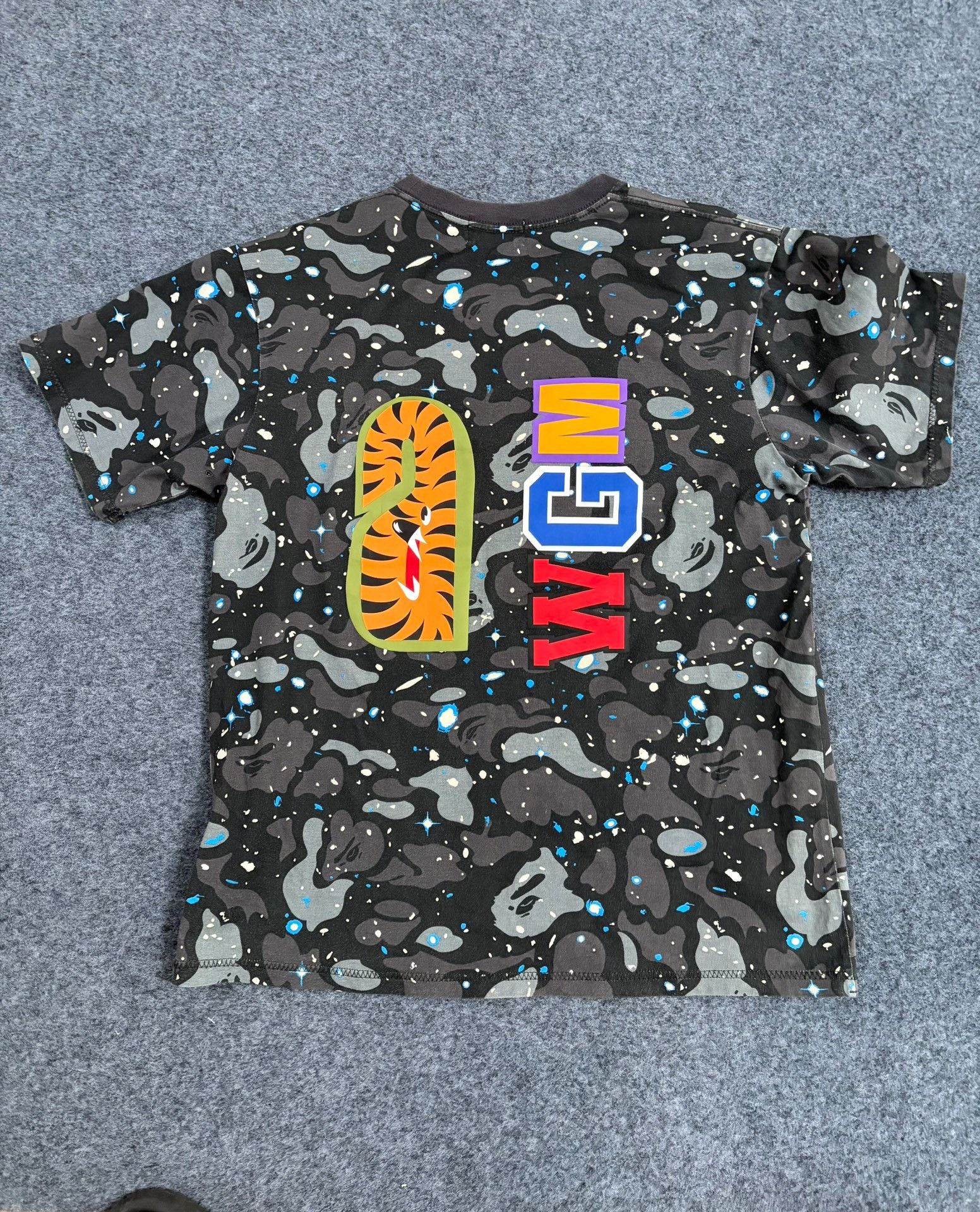 Bape Bape T Multi Shark T-Shirt Casual Size US XL / EU 56 / 4 - 2 Thumbnail