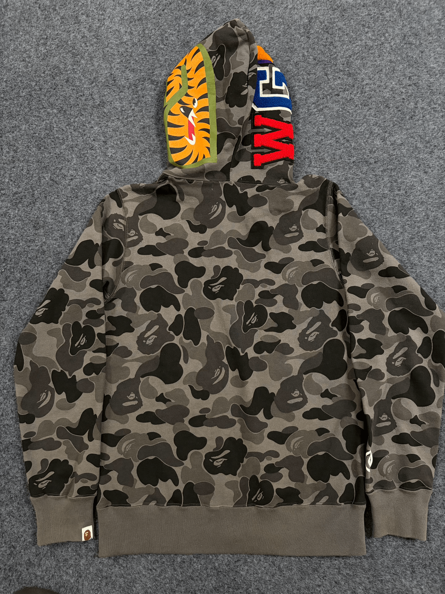 Bape Bape Multi Shark Sweatshirt Pullover Size US M / EU 48-50 / 2 - 2 Thumbnail